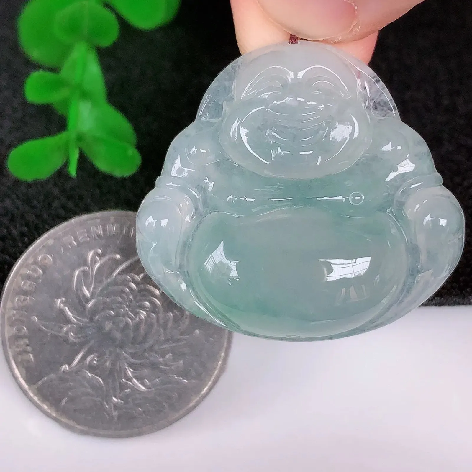 自然光实拍，冰种飘花翡翠佛公吊坠，玉笑佛，饱满，开脸喜庆，配戴优雅迷人！#01.25