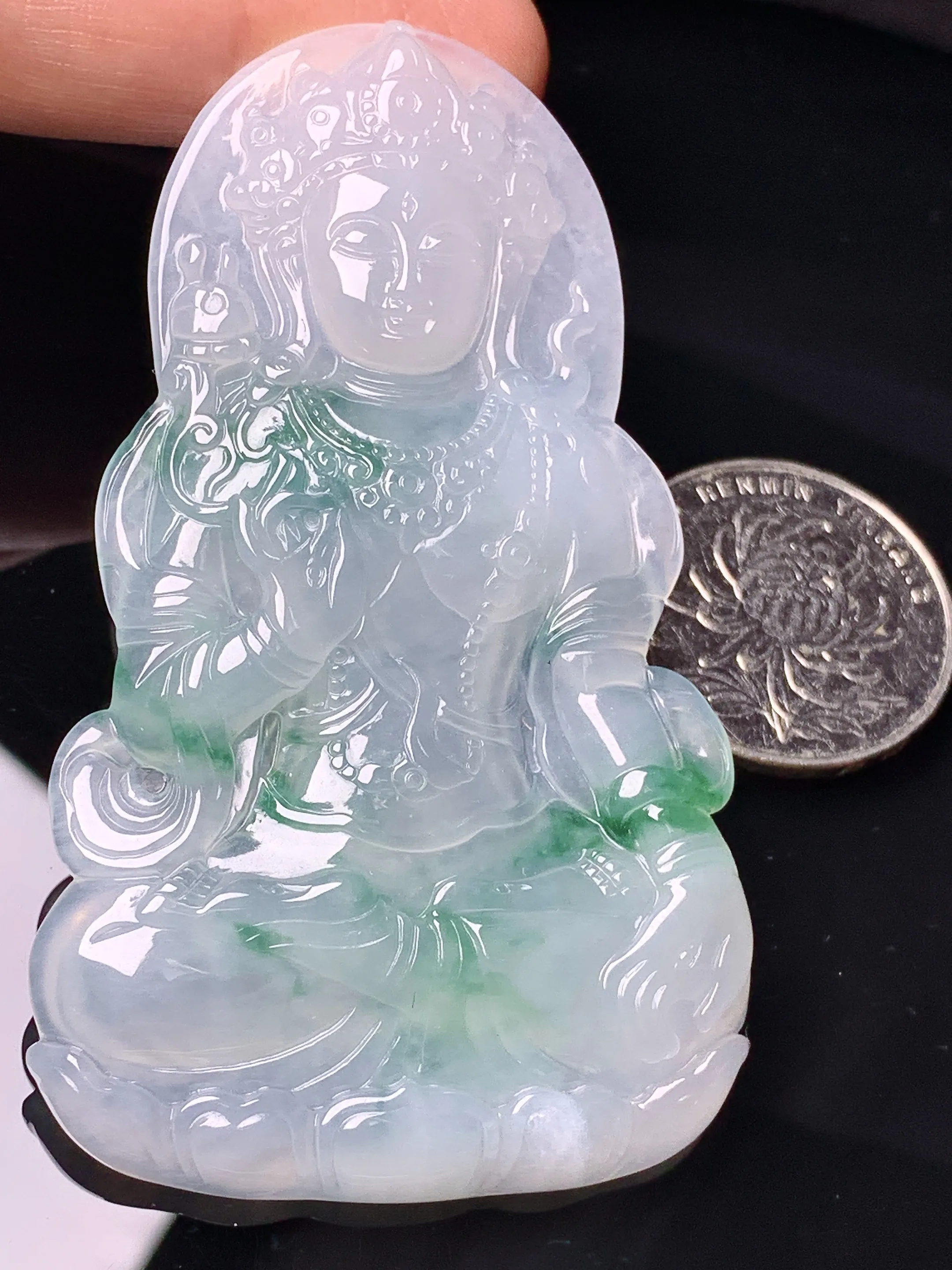 飘绿度母观音菩萨吊坠 玉质细腻 色泽清新艳丽 整体尺寸73.3*43.5*5.2