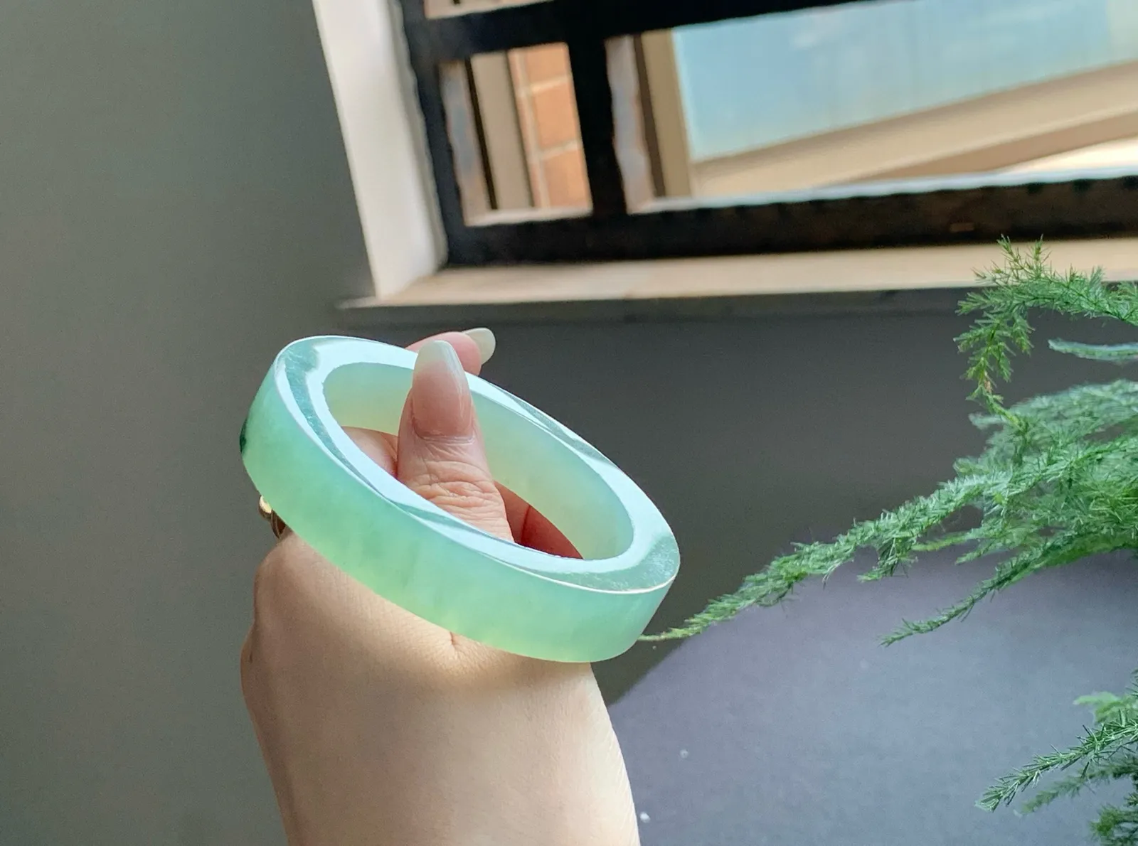 【冰湖水绿半山水带花】