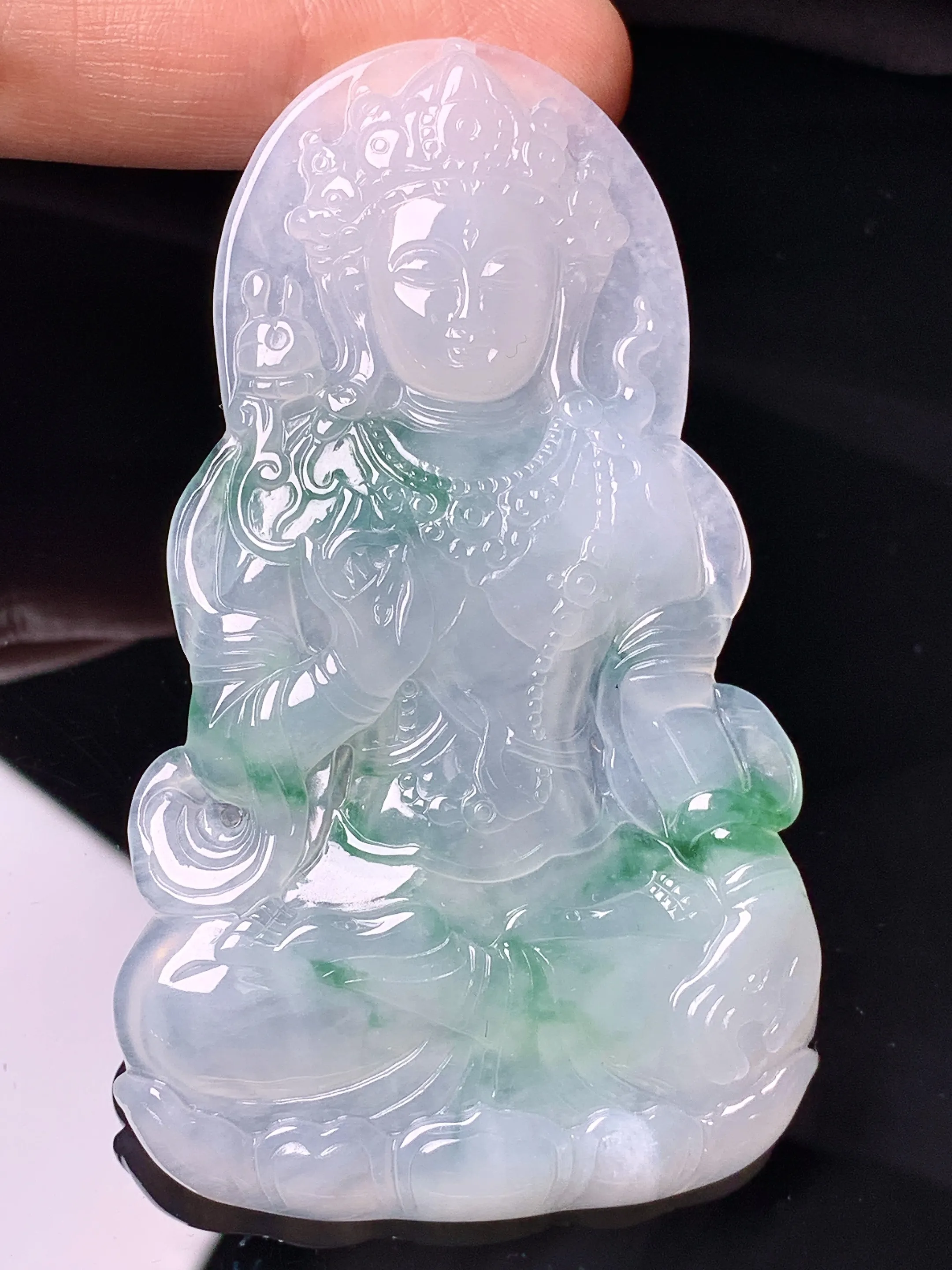 飘绿度母观音菩萨吊坠 玉质细腻 色泽清新艳丽 整体尺寸73.3*43.5*5.2