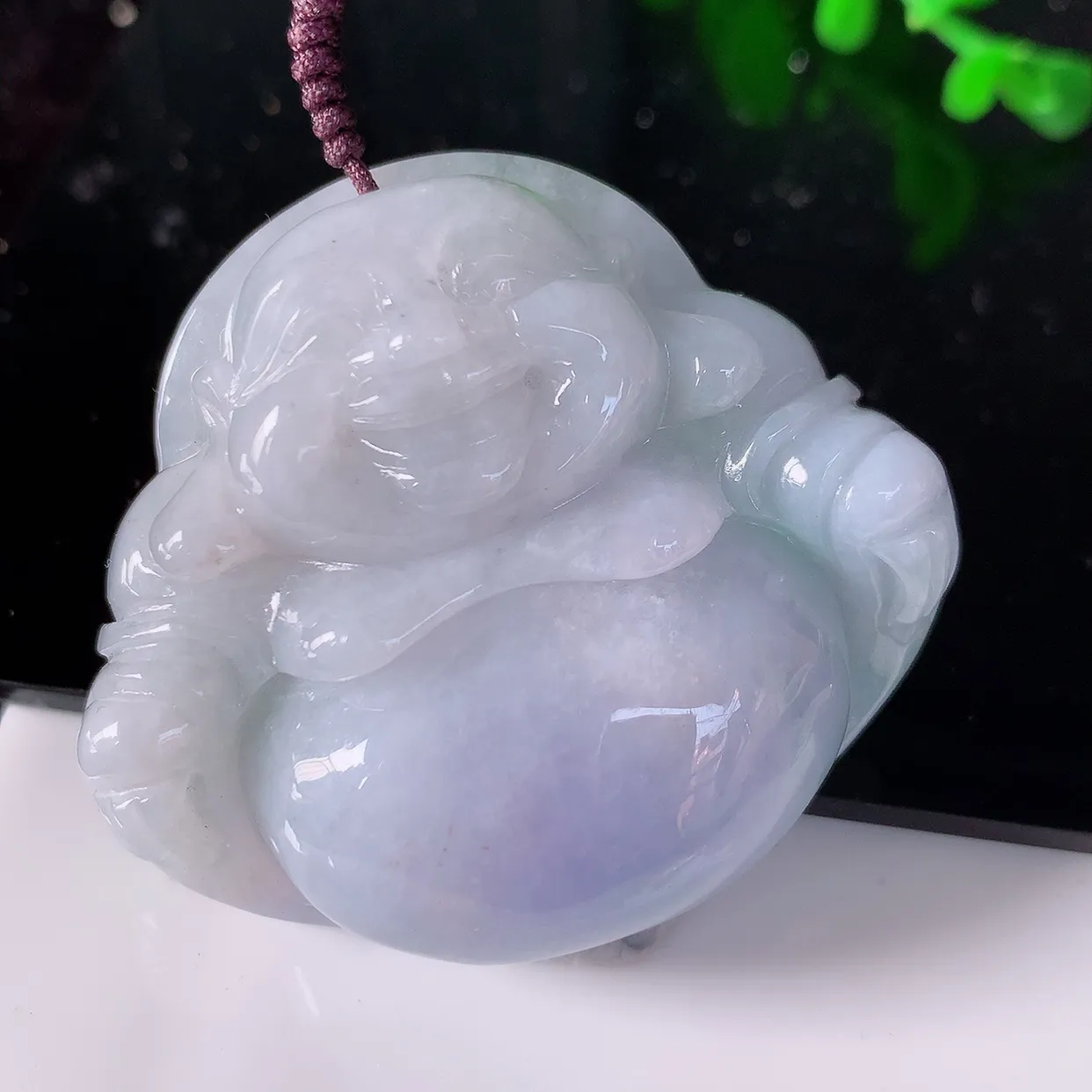 自然光实拍，大件厚装冰润紫罗兰翡翠佛公吊坠，开心笑佛，种老水足，颜色漂亮，立体饱满圆润，佩戴效果赞#41.28