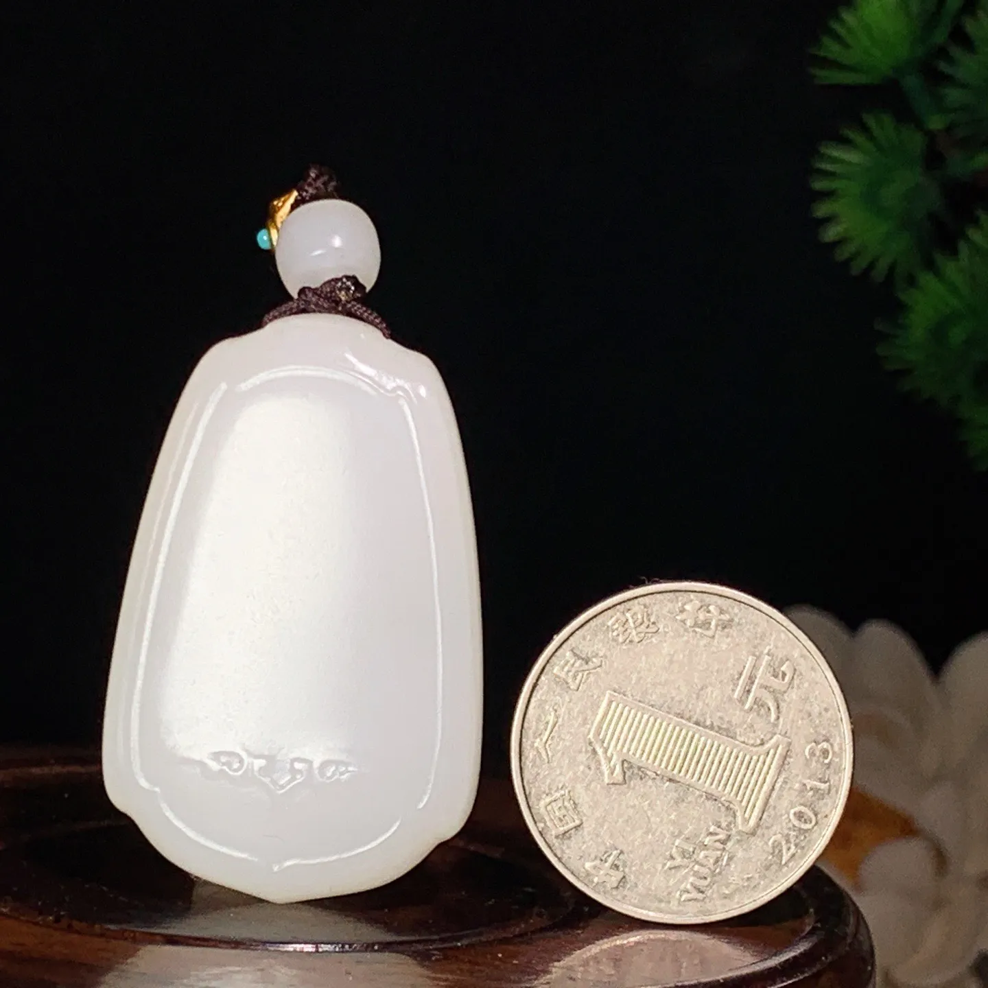 新疆和田玉羊脂白平安无事挂件 尺寸42/27/11重31克。玉质细腻油润。手推出油。佩戴高端典雅。lt260130