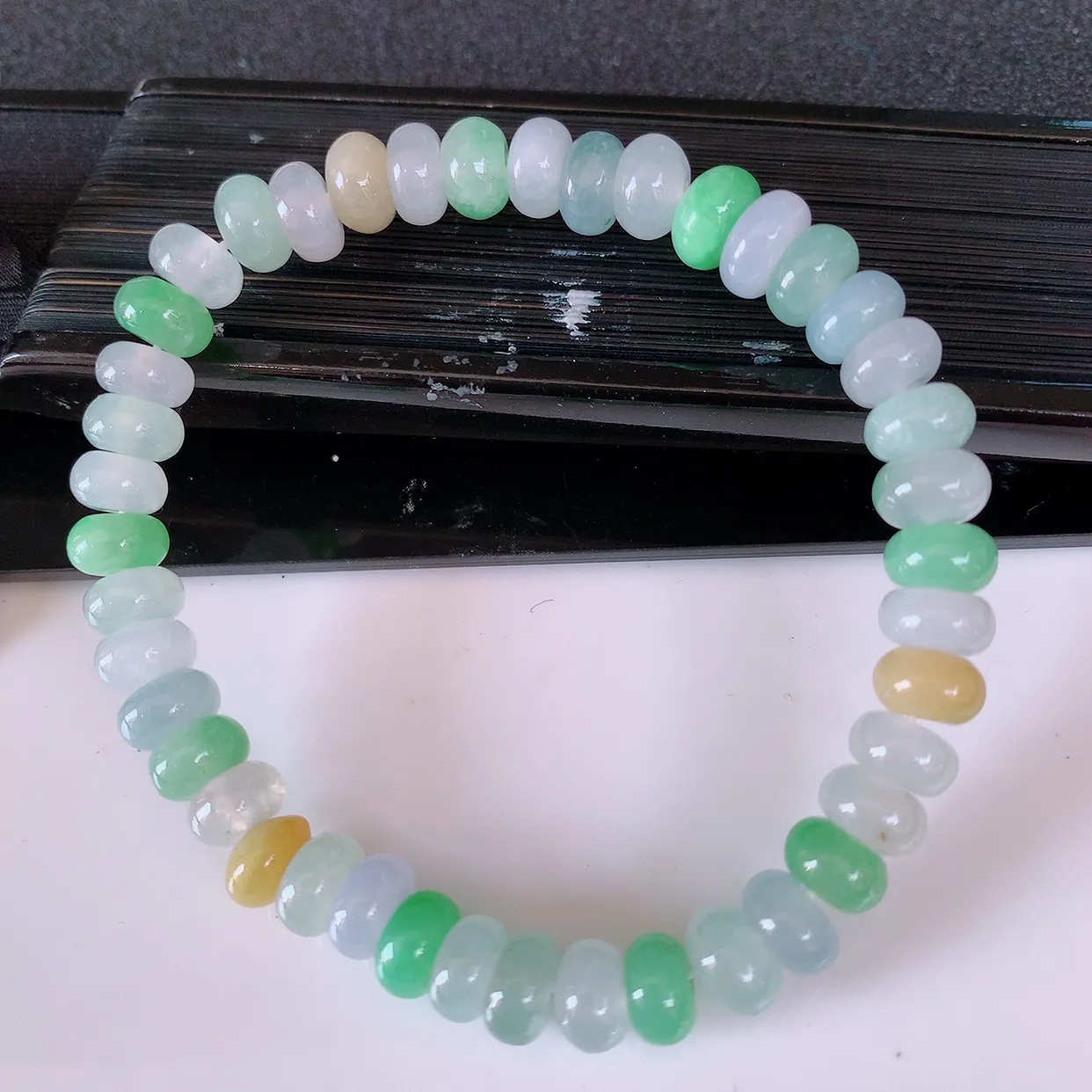 自然光实拍，冰多宝翡翠手链，多彩翡翠手串，颜色丰富，料子细腻，高档大气，自戴送礼佳品！#46.25取一尺寸7.5