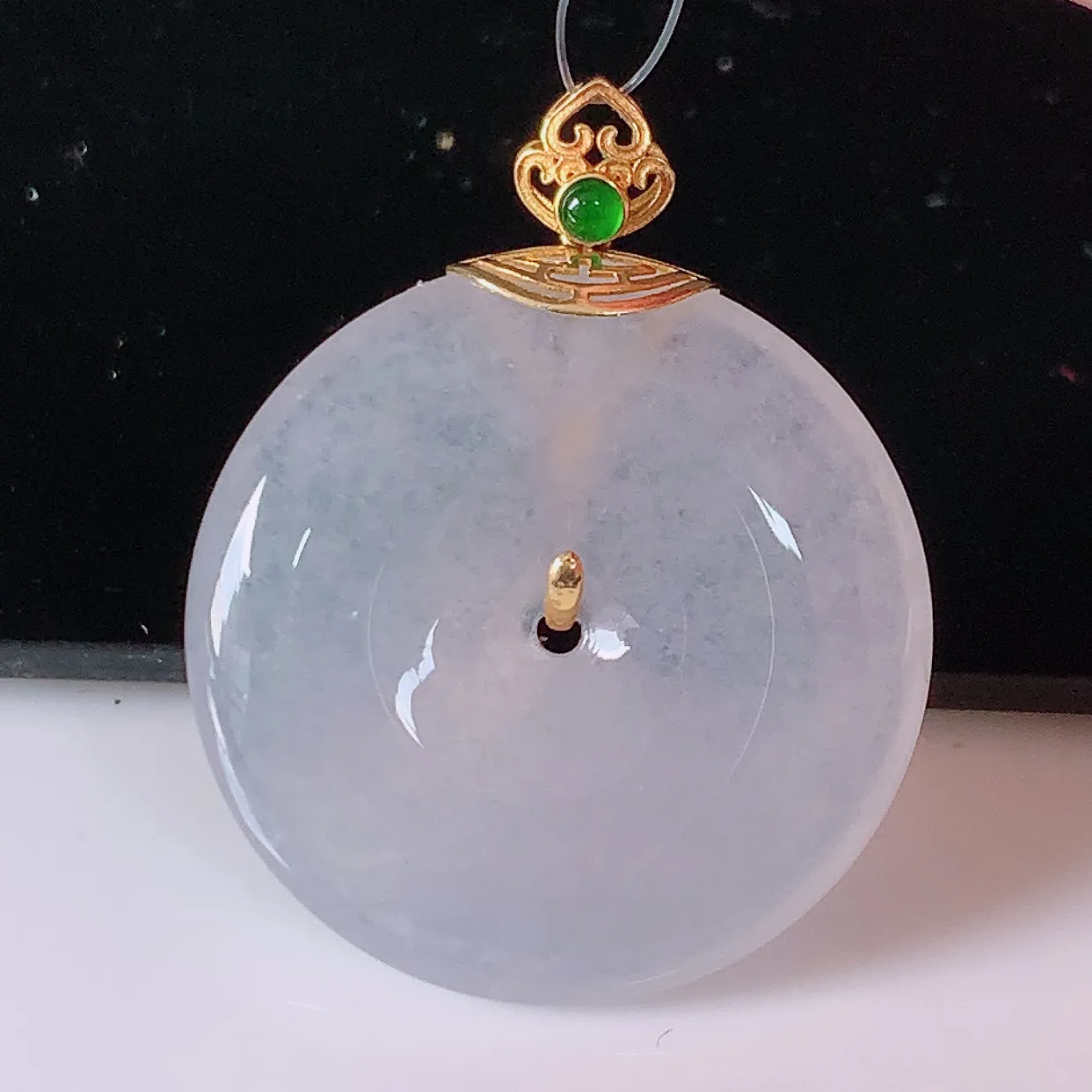 自然光实拍，18K金镶嵌冰种翡翠平安扣吊坠，玉扣，冰润光泽，寓意平平安安，平安扣佩戴时尚漂亮！#49