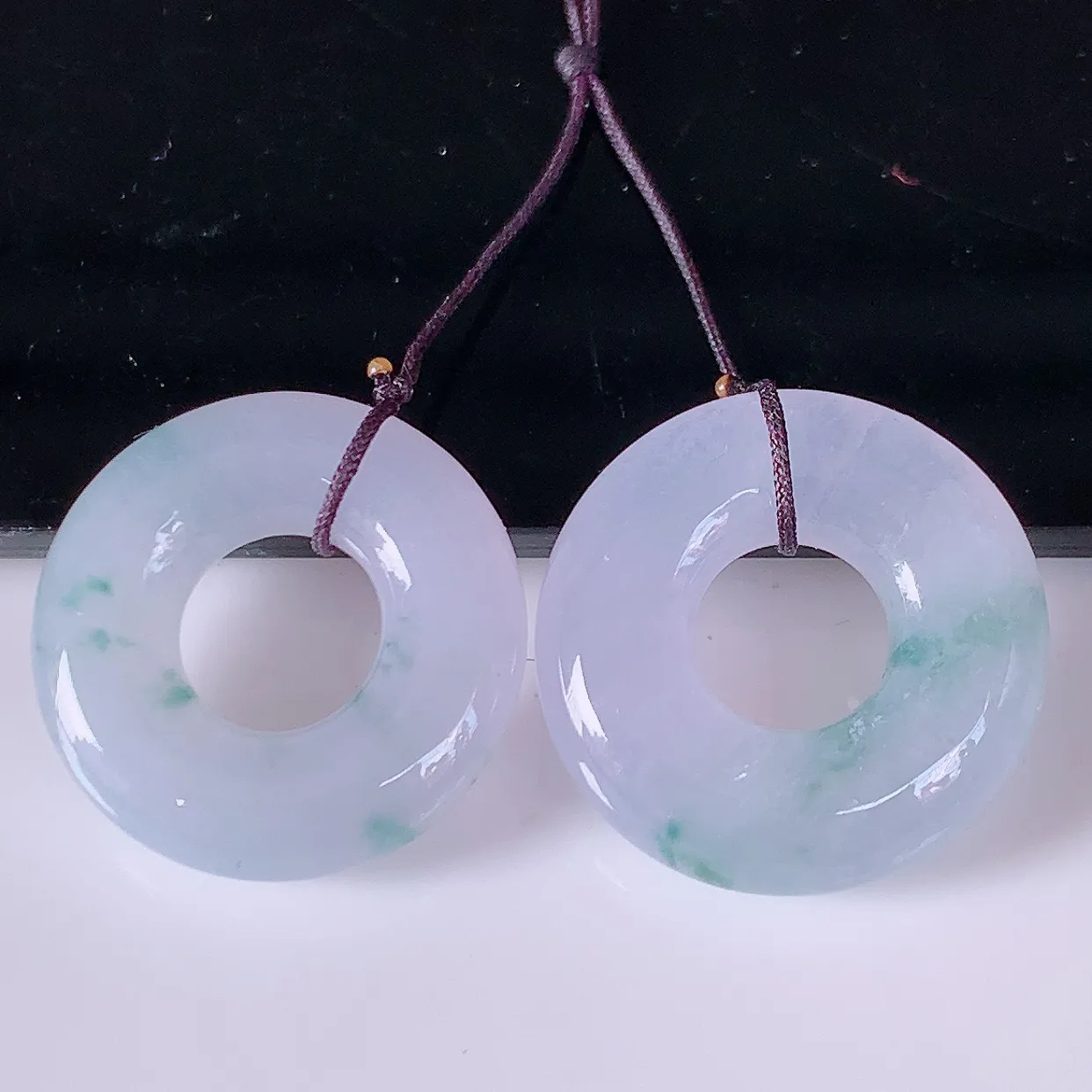 自然光实拍，冰种紫罗兰飘花翡翠一对平安扣耳坠，翠色灵动，玉质细腻，颜色漂亮，品相佳，佩戴佳品！配银线 #49.28