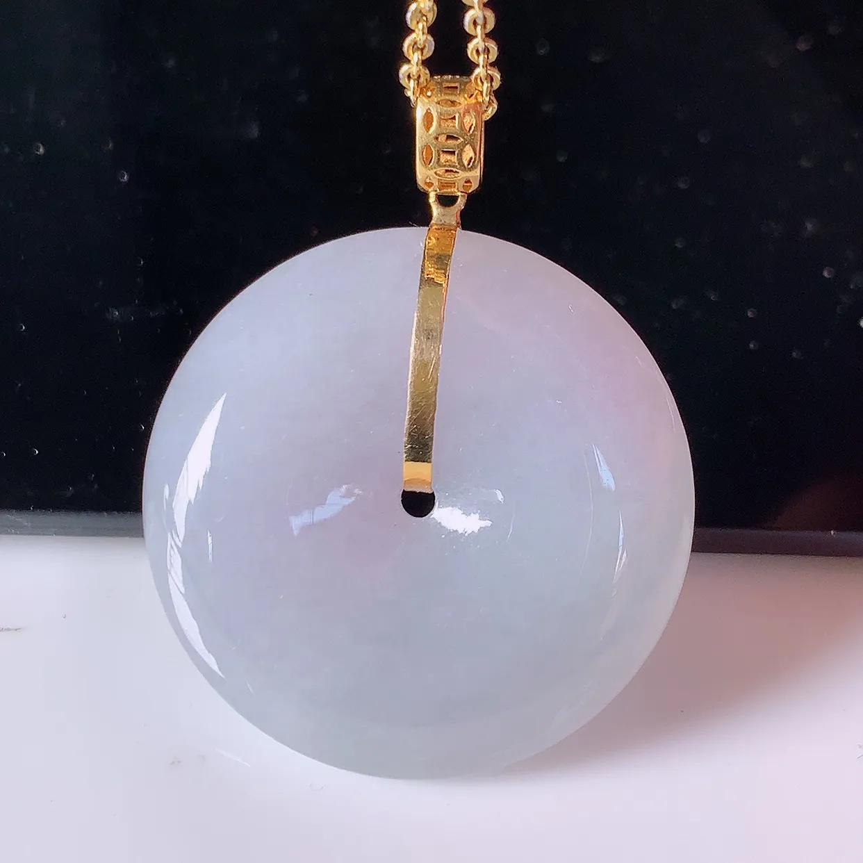 自然光实拍，18K金镶嵌紫罗兰翡翠平安扣吊坠，玉扣，冰润光泽，寓意平平安安，平安扣佩戴时尚漂亮！#41.28整体31-25-6.6裸石25-25