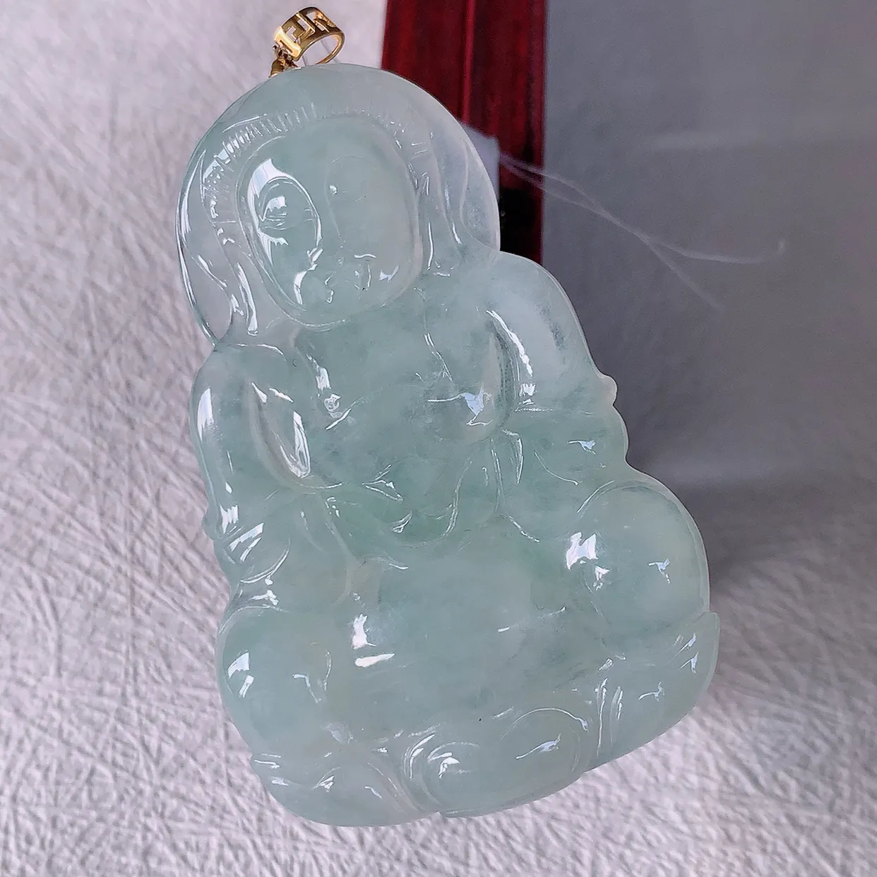 18K金镶嵌冰种翡翠观音菩萨吊坠，赐福翡翠观音，观音面相端庄，品相佳，佩戴气质！#49.28整体58.2裸石52.5*34.5*5.5