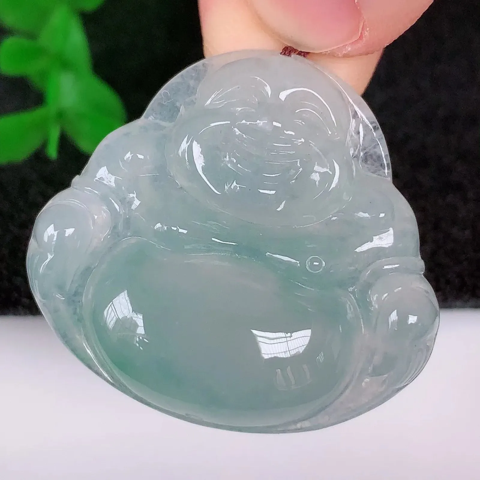 自然光实拍，冰种飘花翡翠佛公吊坠，玉笑佛，饱满，开脸喜庆，配戴优雅迷人！#01.25
