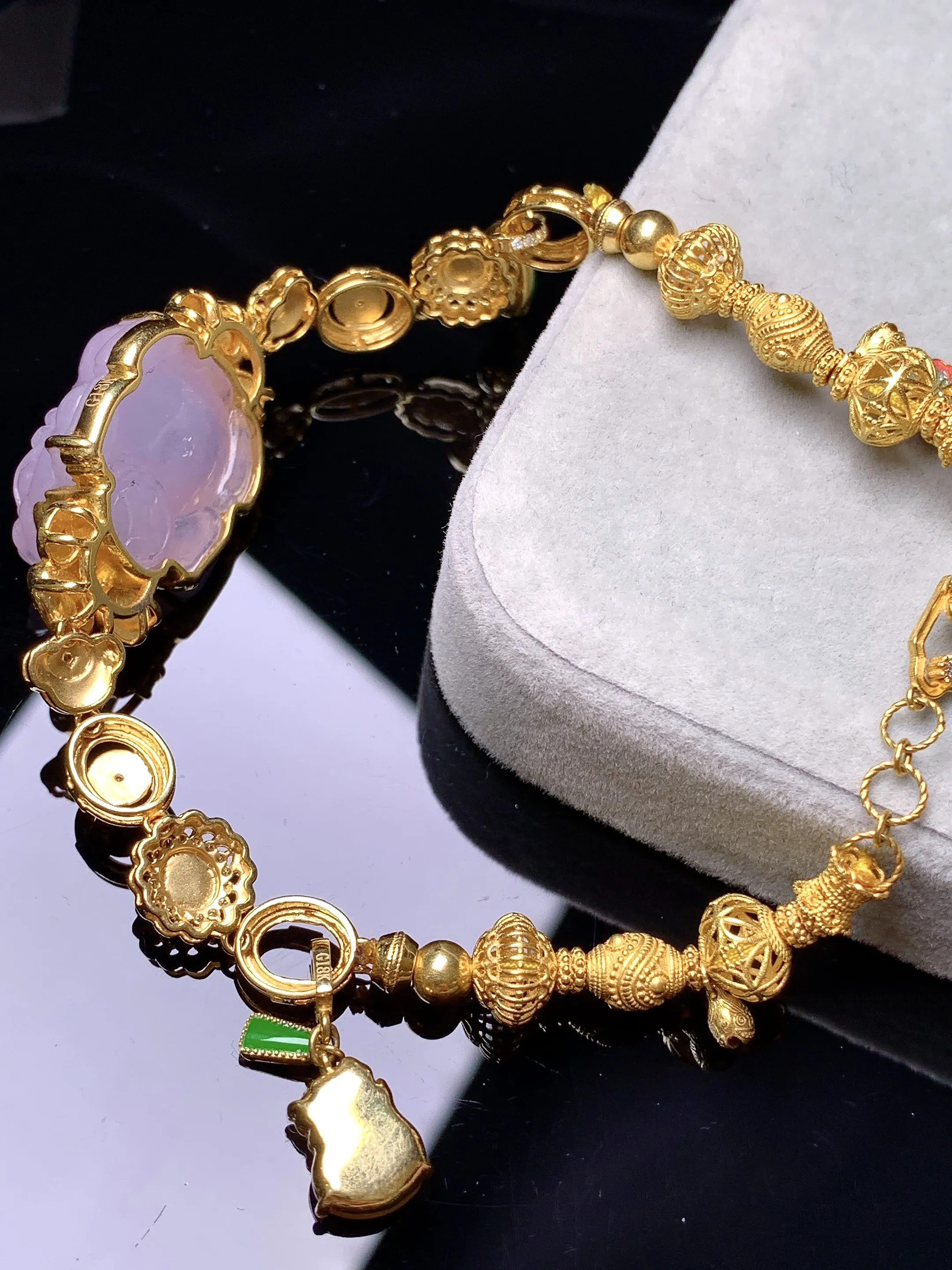 18k金钻镶嵌紫罗兰貔貅手链 玉质细腻 色泽清新艳丽 整体尺寸17.8*16.5*10