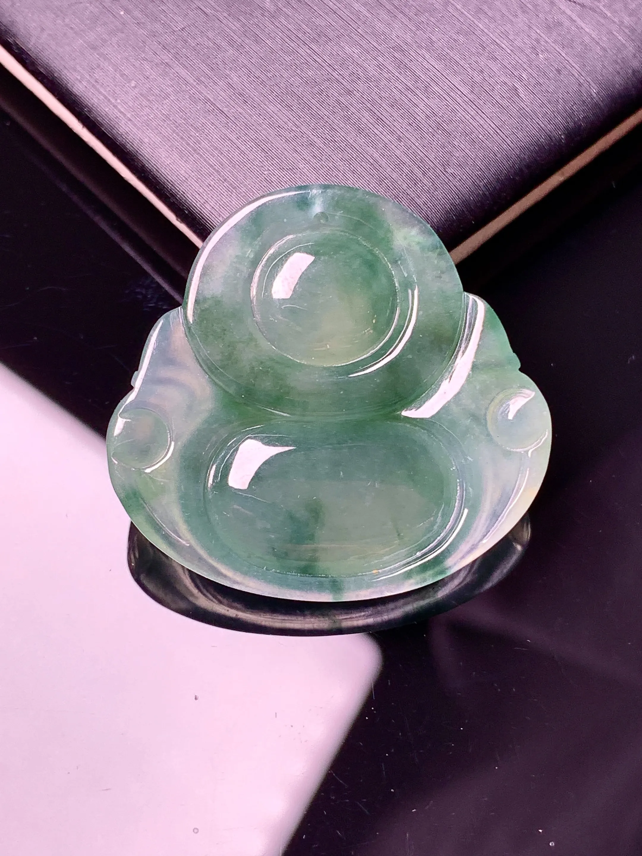 冰种飘绿佛公吊坠 玉质细腻 色泽清新艳丽 整体尺寸26.3*28*5.5