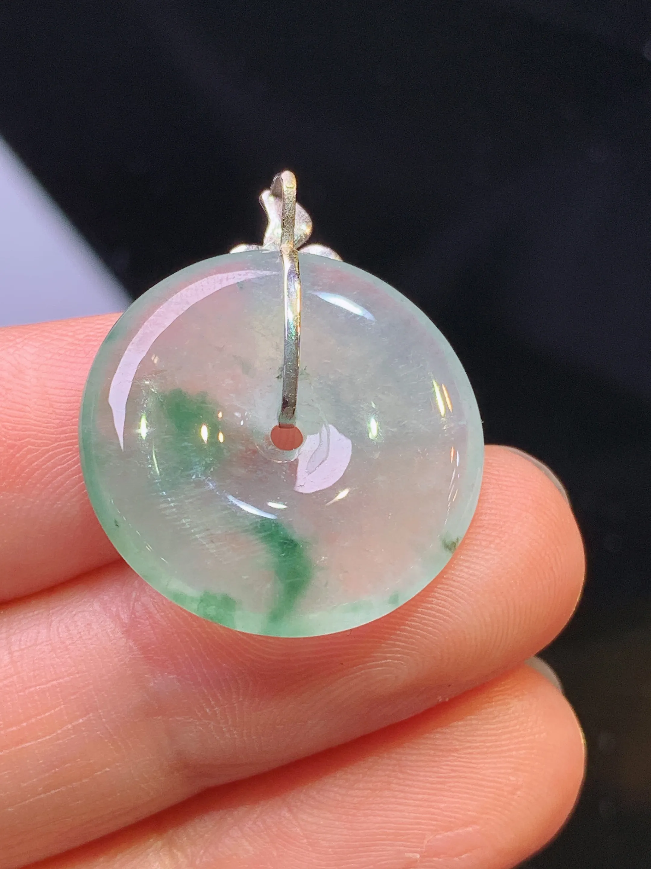 18k金镶嵌冰种平安扣吊坠 玉质细腻 色泽清新艳丽 整体尺寸25.3*21.1*4.2