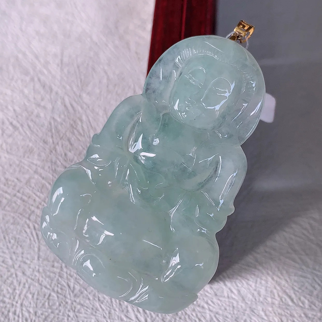 18K金镶嵌冰种翡翠观音菩萨吊坠，赐福翡翠观音，观音面相端庄，品相佳，佩戴气质！#49.28整体58.2裸石52.5*34.5*5.5