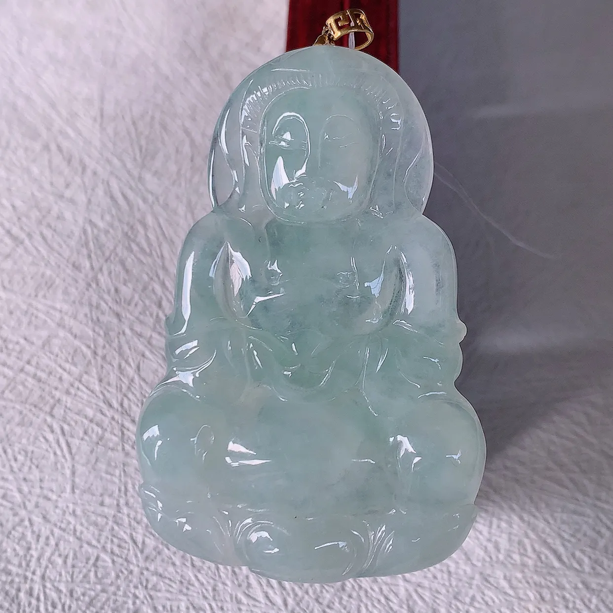 18K金镶嵌冰种翡翠观音菩萨吊坠，赐福翡翠观音，观音面相端庄，品相佳，佩戴气质！#49.28整体58.2裸石52.5*34.5*5.5