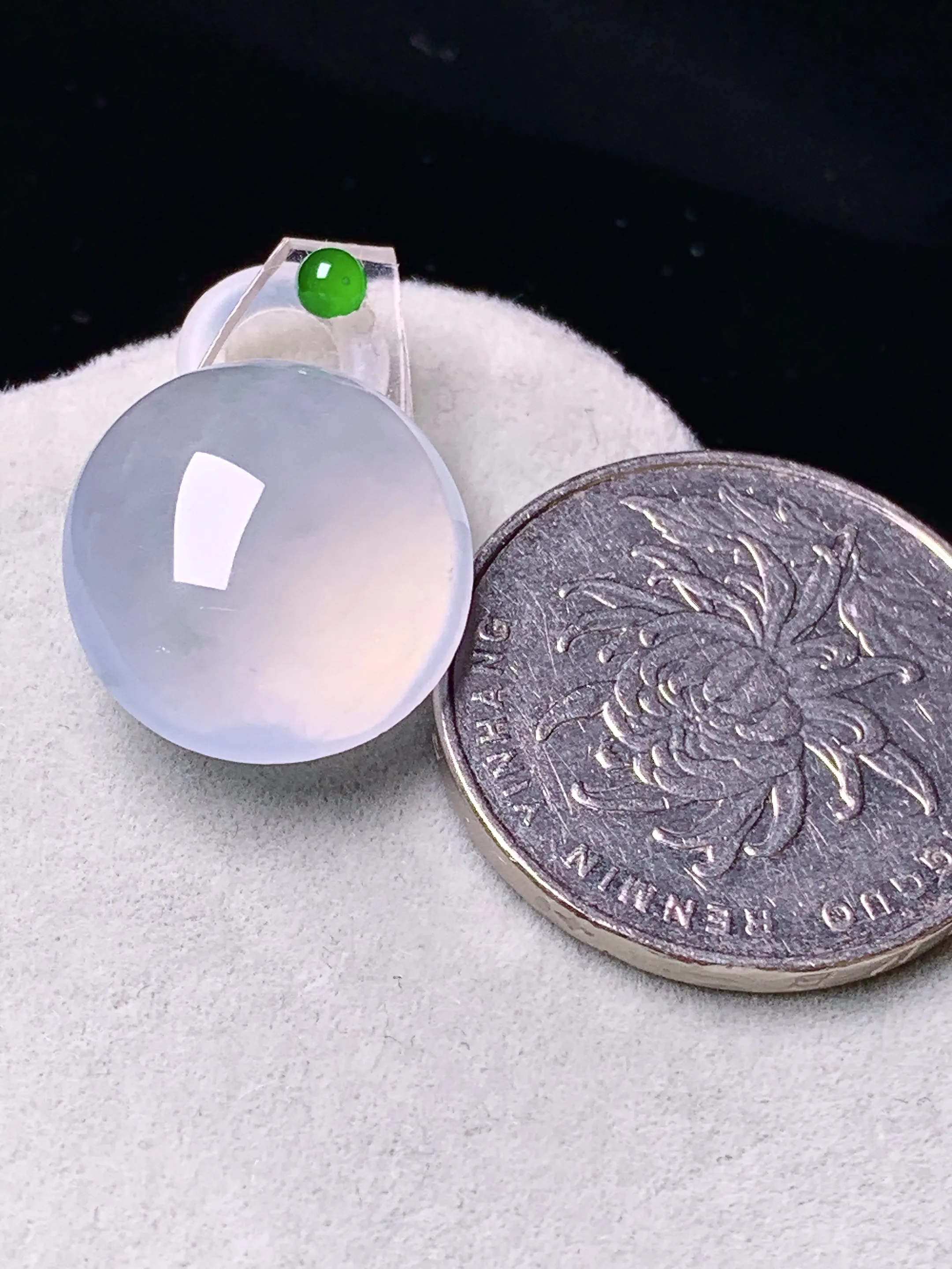 镶嵌款 冰种蛋面吊坠 玉质细腻 色泽清新艳丽 整体尺寸17.8*16.2*7.2