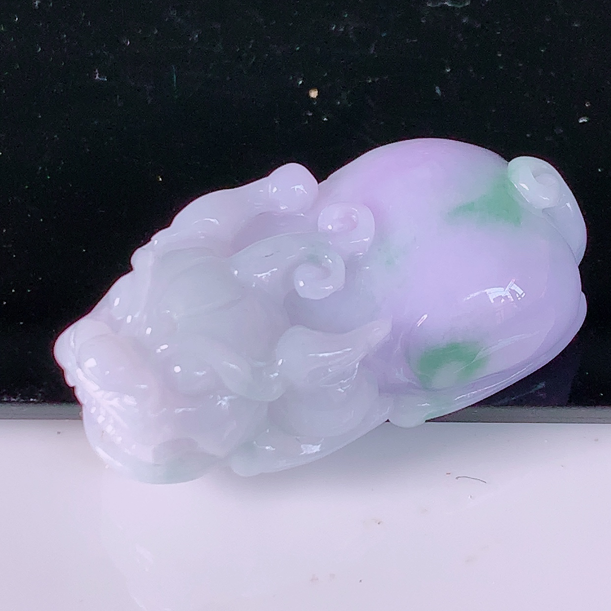 自然光实拍，冰润紫罗兰飘花翡翠招财貔貅吊坠，民间有“一摸貔貅运程旺盛，再摸貔貅财运滚滚，三摸貔貅平步青云 ”的美好祝愿。#1.28