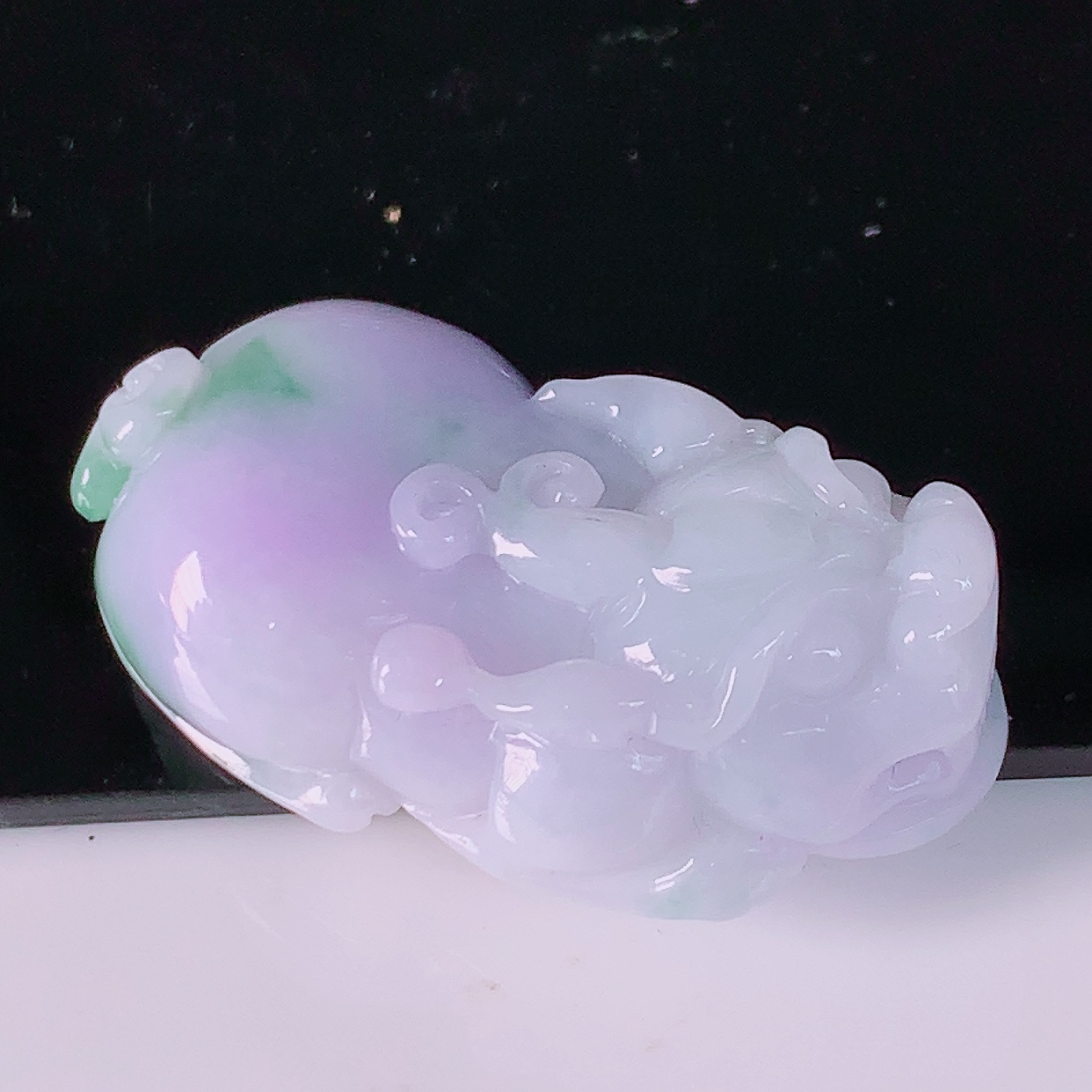 自然光实拍，冰润紫罗兰飘花翡翠招财貔貅吊坠，民间有“一摸貔貅运程旺盛，再摸貔貅财运滚滚，三摸貔貅平步青云 ”的美好祝愿。#1.28