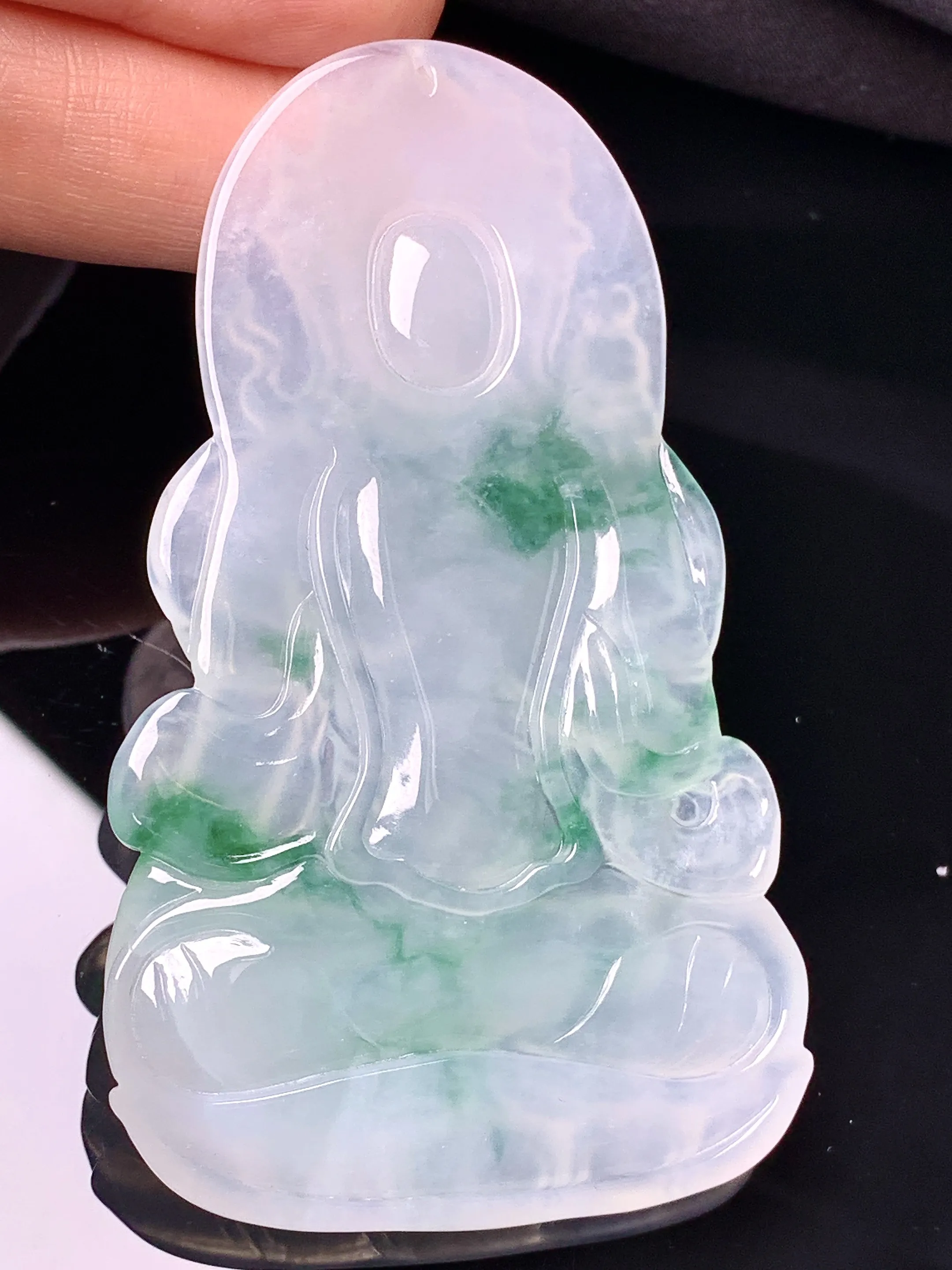 飘绿度母观音菩萨吊坠 玉质细腻 色泽清新艳丽 整体尺寸73.3*43.5*5.2