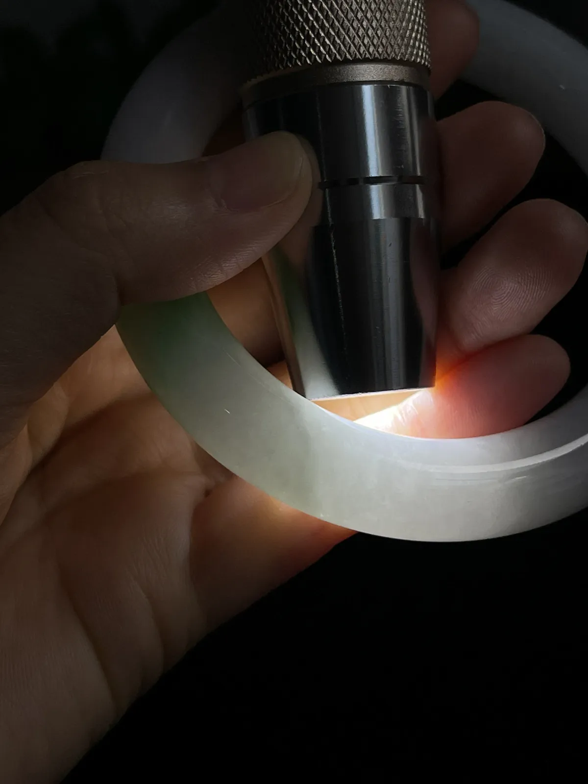 圆镯58圈口，翡翠飘绿手镯