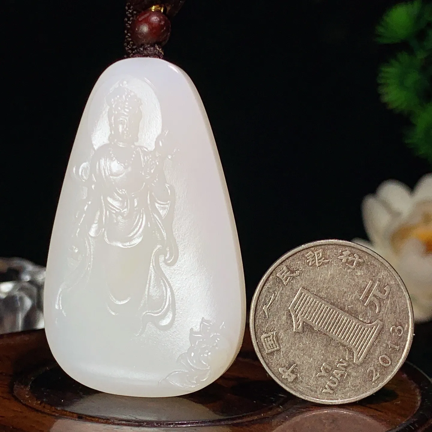 和田玉白玉羊脂白站观音牌子挂件 尺寸52/31/8重26克。玉质细腻油润。手推出油。佩戴高端典雅。lt260130