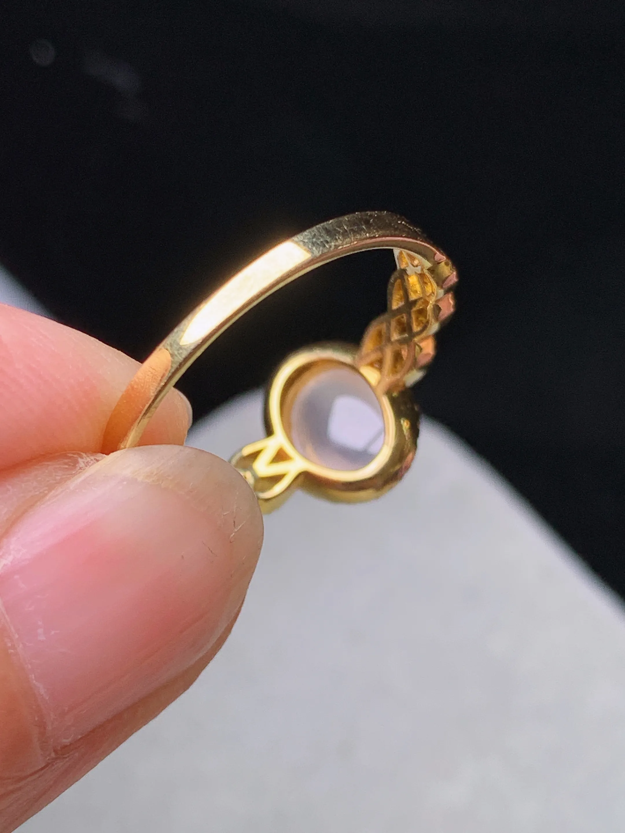 18k金钻镶嵌冰种蛋面戒指 玉质细腻 色泽清新艳丽 圈口13.5 整体尺寸 9.2*8*5.2