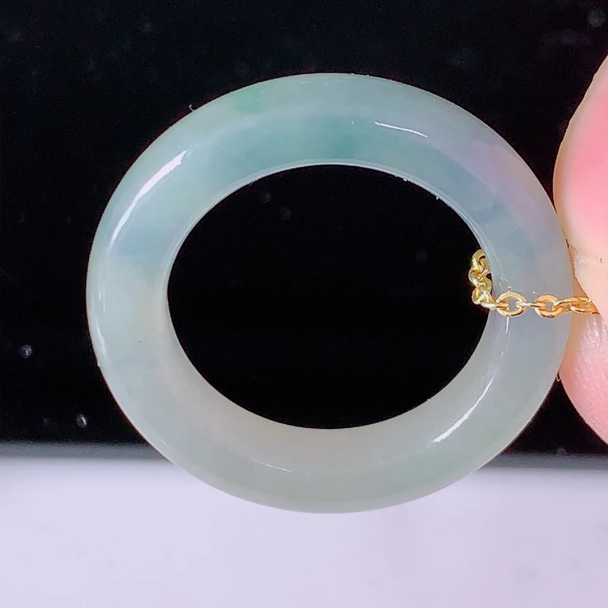 自然光实拍，17mm内径冰紫罗兰翡翠指环，玉戒指，玉质莹润，好精美好冰润的指环，14圈口，上手纤巧！