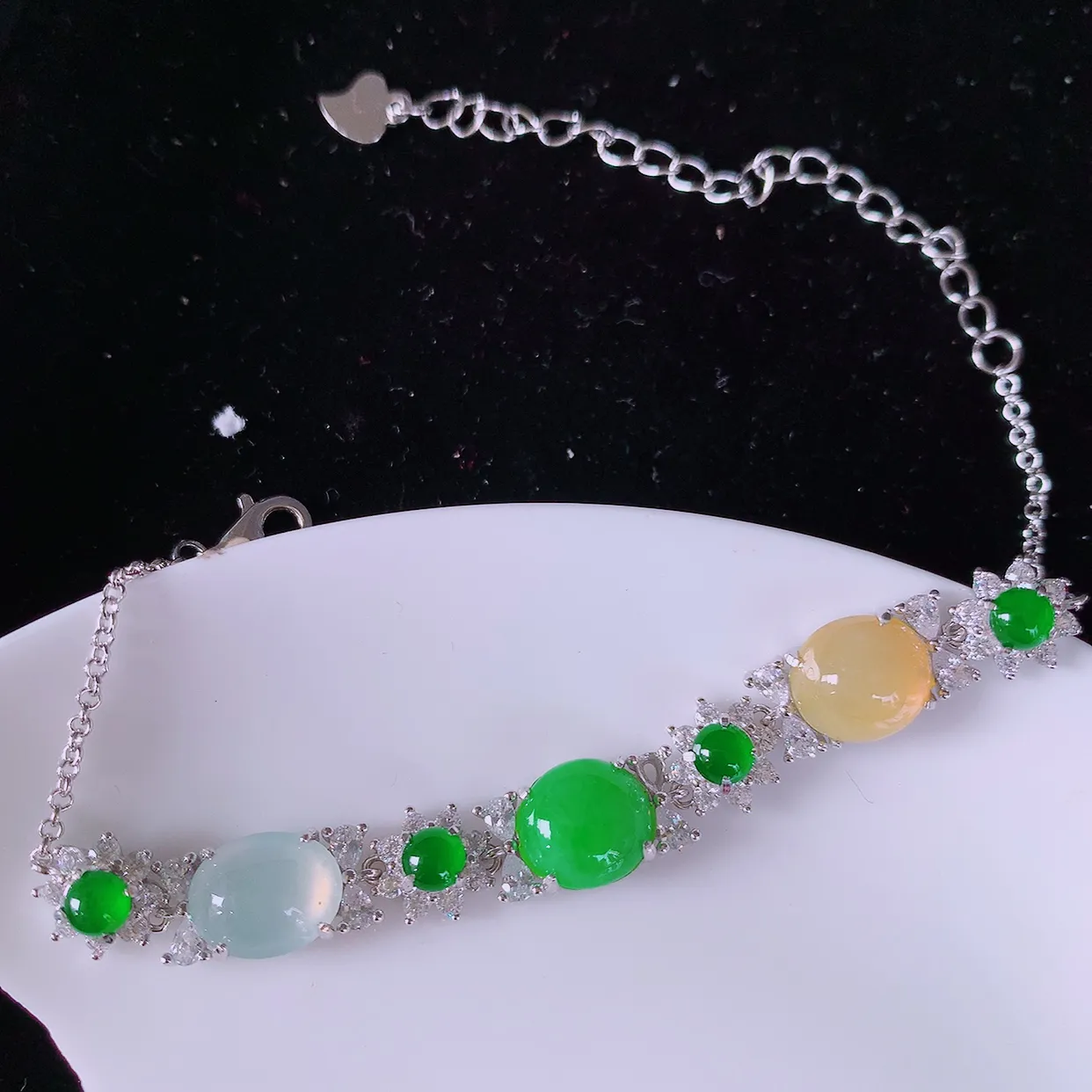 冰透三彩翡翠925银镶嵌手链，自然光实拍，翠色灵动，颜色漂亮，种老水足，品相佳，佩戴佳品！#97.28取一整体13.8-8-5.8裸石8.5*8