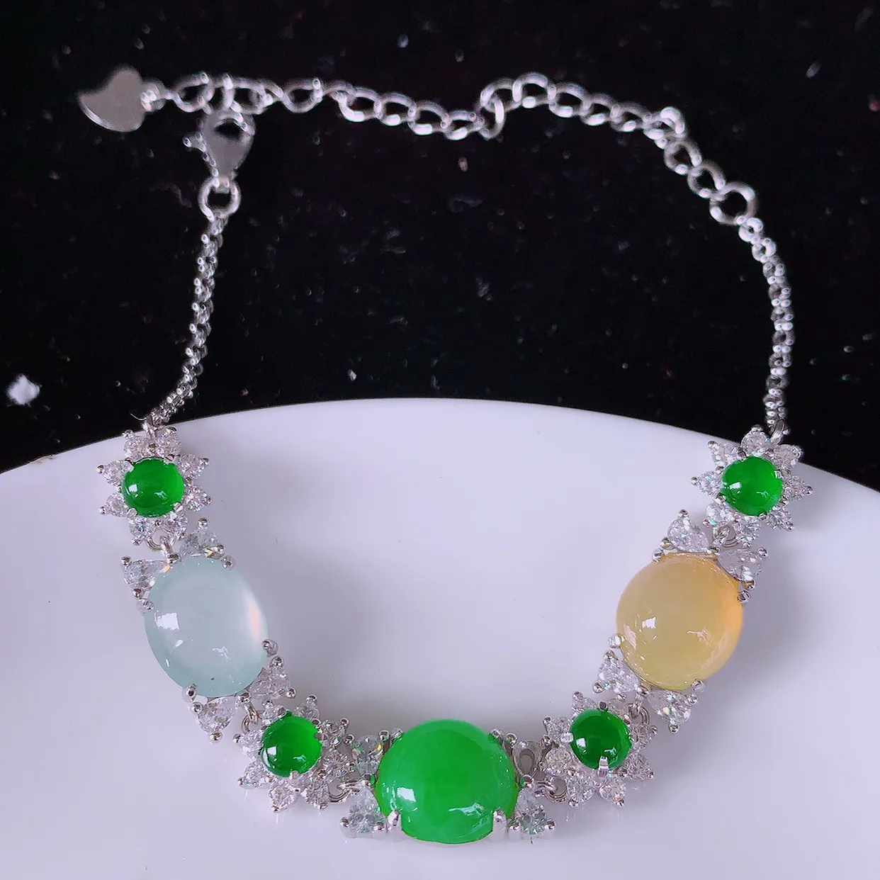 冰透三彩翡翠925银镶嵌手链，自然光实拍，翠色灵动，颜色漂亮，种老水足，品相佳，佩戴佳品！#97.2