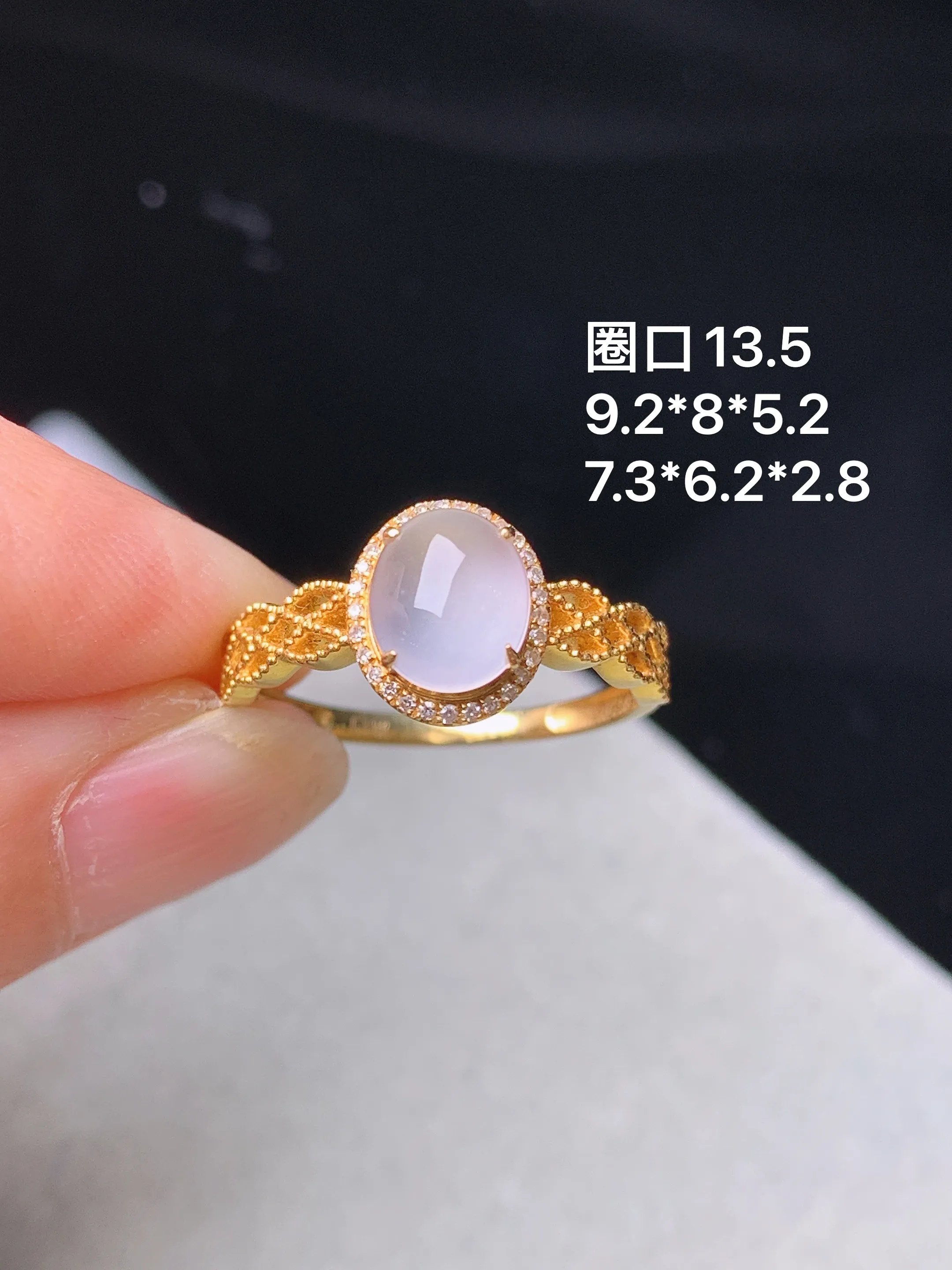 18k金钻镶嵌冰种蛋面戒指 玉质细腻 色泽清新艳丽 圈口13.5 整体尺寸 9.2*8*5.2