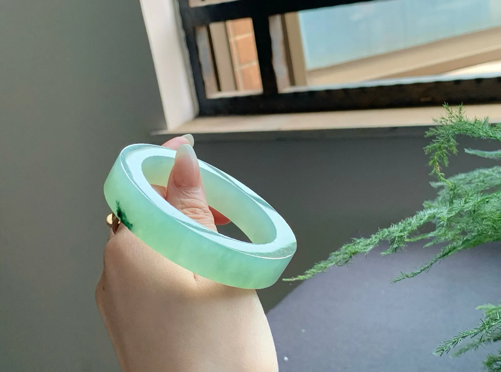 【冰湖水绿半山水带花】