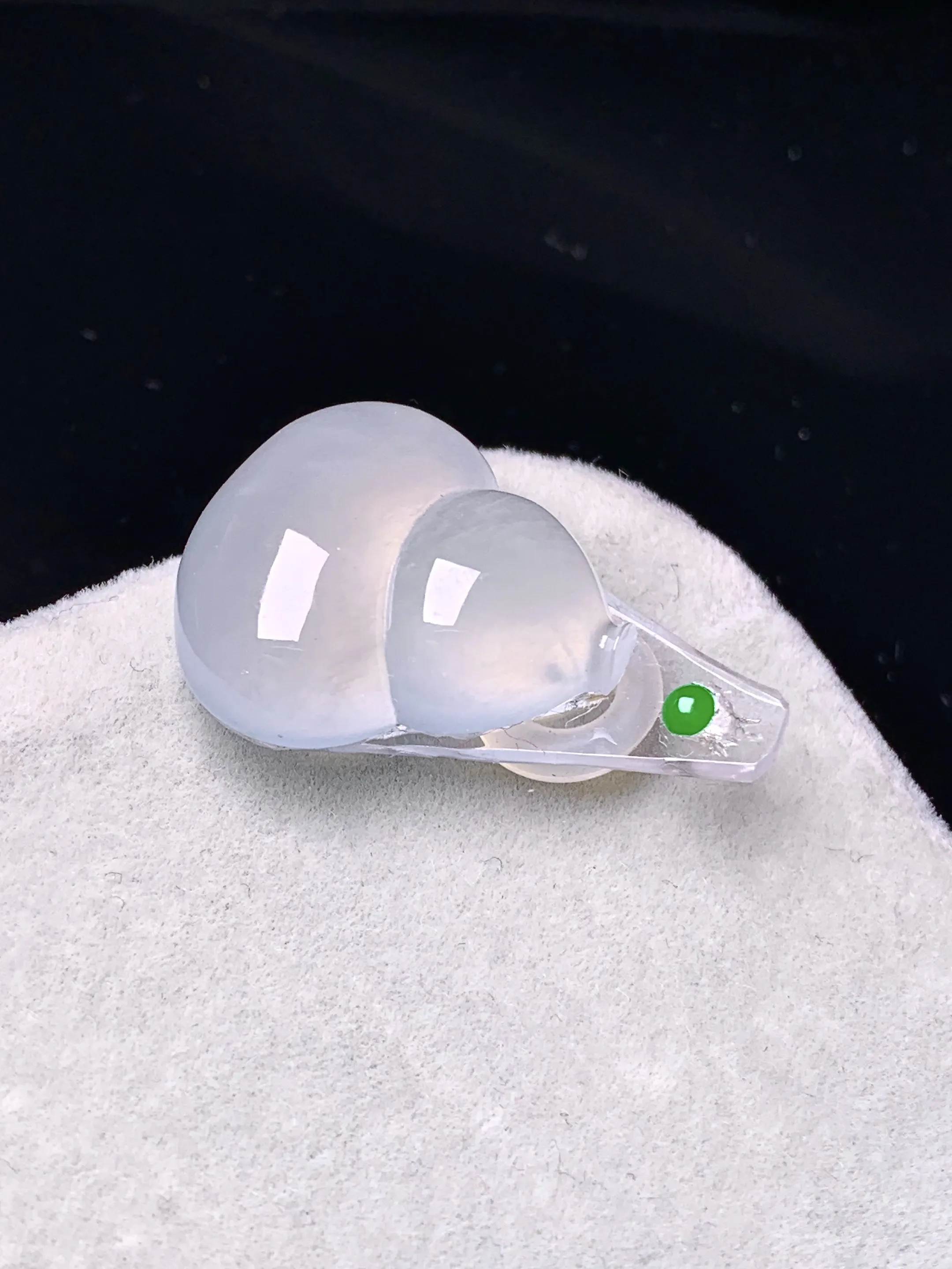 镶嵌款 冰种葫芦吊坠 玉质细腻 色泽清新艳丽 整体尺寸20.7*18.8*5.5