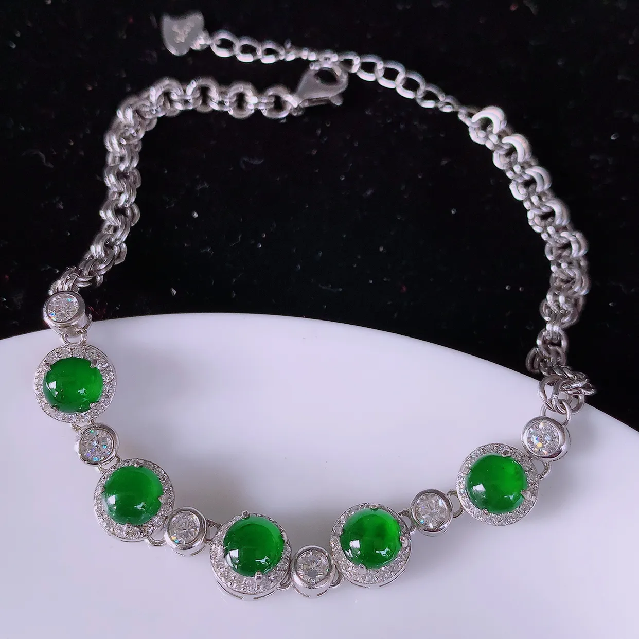 冰透满绿翡翠925银镶嵌手链，自然光实拍，翠色灵动，颜色漂亮，种老水足，品相佳，佩戴佳品！#97.2