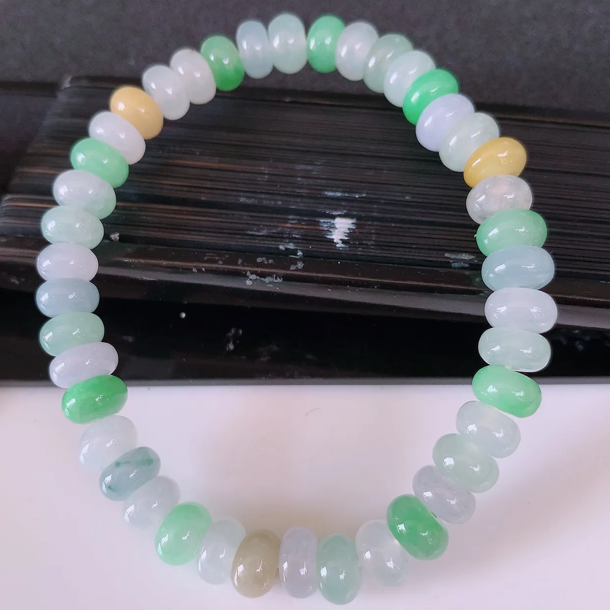 自然光实拍，冰多宝翡翠手链，多彩翡翠手串，颜色丰富，料子细腻，高档大气，自戴送礼佳品！#46.25取