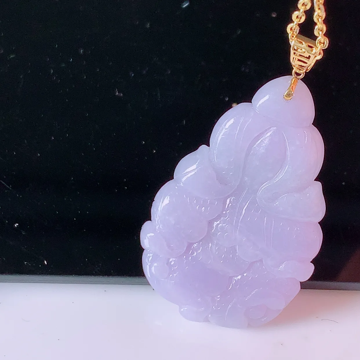 18k金镶嵌冰润紫罗兰翡翠招百财白菜吊坠，沁人心脾，精致典雅的设计，为佩戴者，增添色彩，送礼自留都是佳品选择！#1.28
