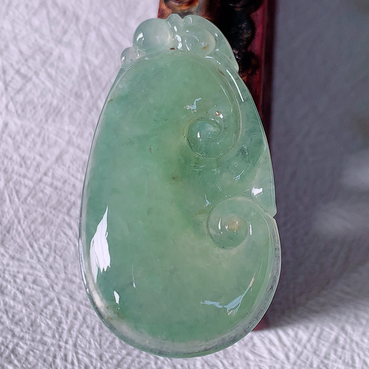 自然光实拍，冰种满绿翡翠如意吊坠，上身效果非常美，饱满大气，工艺美，万事如意，如意一生 #01.28