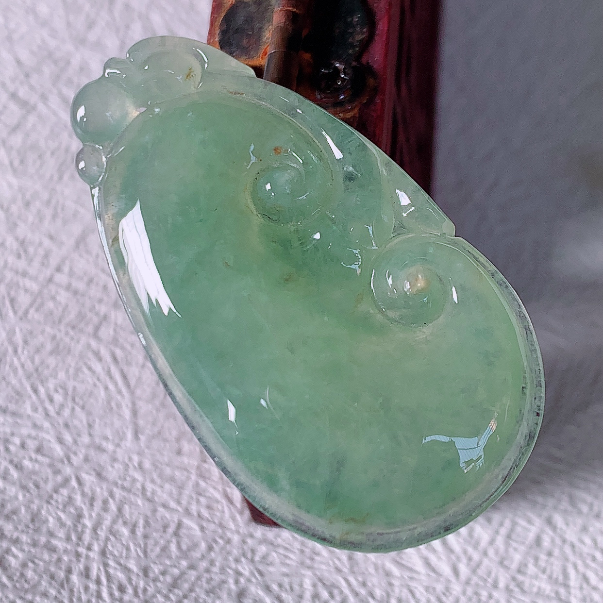 自然光实拍，冰种满绿翡翠如意吊坠，上身效果非常美，饱满大气，工艺美，万事如意，如意一生 #01.28