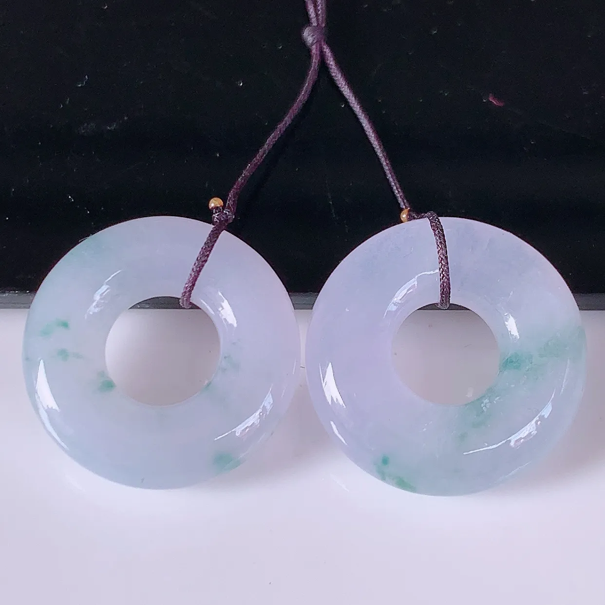 自然光实拍，冰种紫罗兰飘花翡翠一对平安扣耳坠，翠色灵动，玉质细腻，颜色漂亮，品相佳，佩戴佳品！配银线 #49.28