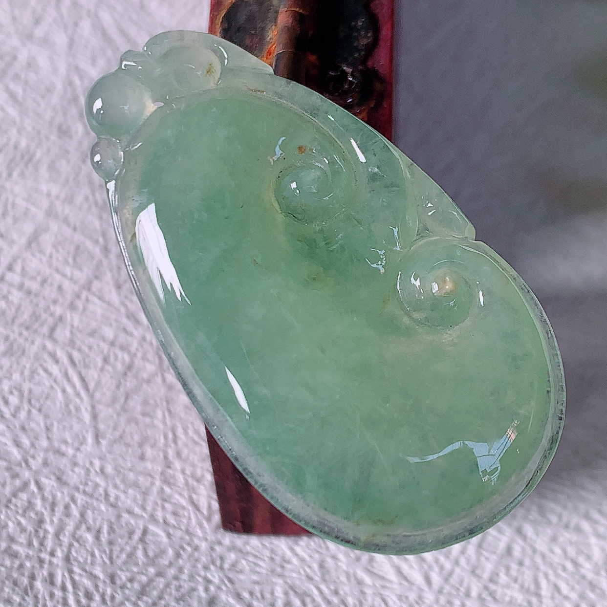 自然光实拍，冰种满绿翡翠如意吊坠，上身效果非常美，饱满大气，工艺美，万事如意，如意一生 #01.28