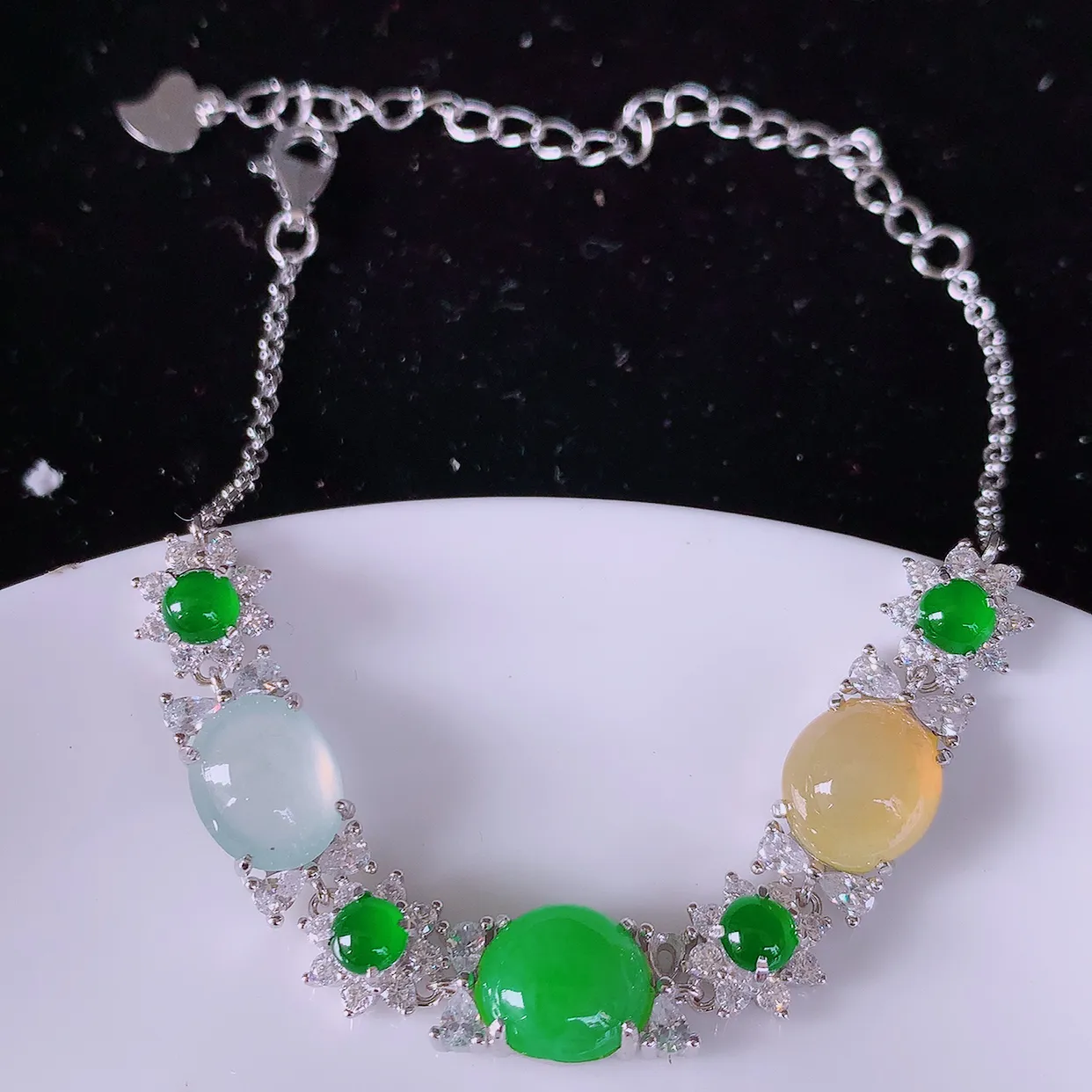 冰透三彩翡翠925银镶嵌手链，自然光实拍，翠色灵动，颜色漂亮，种老水足，品相佳，佩戴佳品！#97.28取一整体13.8-8-5.8裸石8.5*8