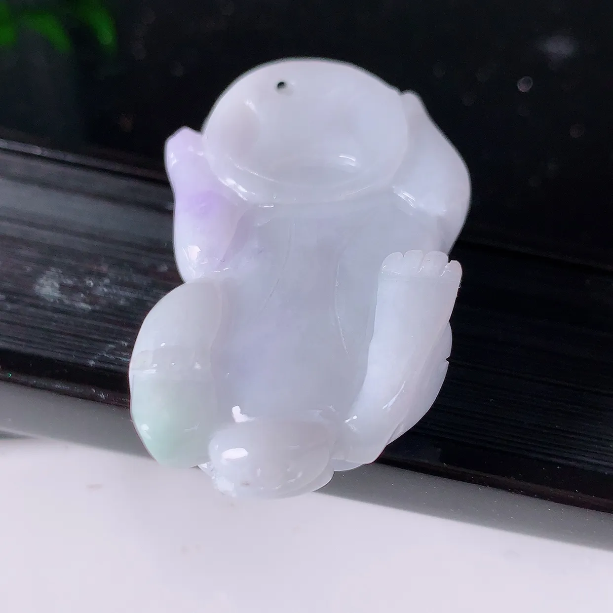 自然光实拍，冰润紫罗兰翡翠招财貔貅吊坠，民间有“一摸貔貅运程旺盛，再摸貔貅财运滚滚，三摸貔貅平步青云 ”的美好祝愿。#05.28