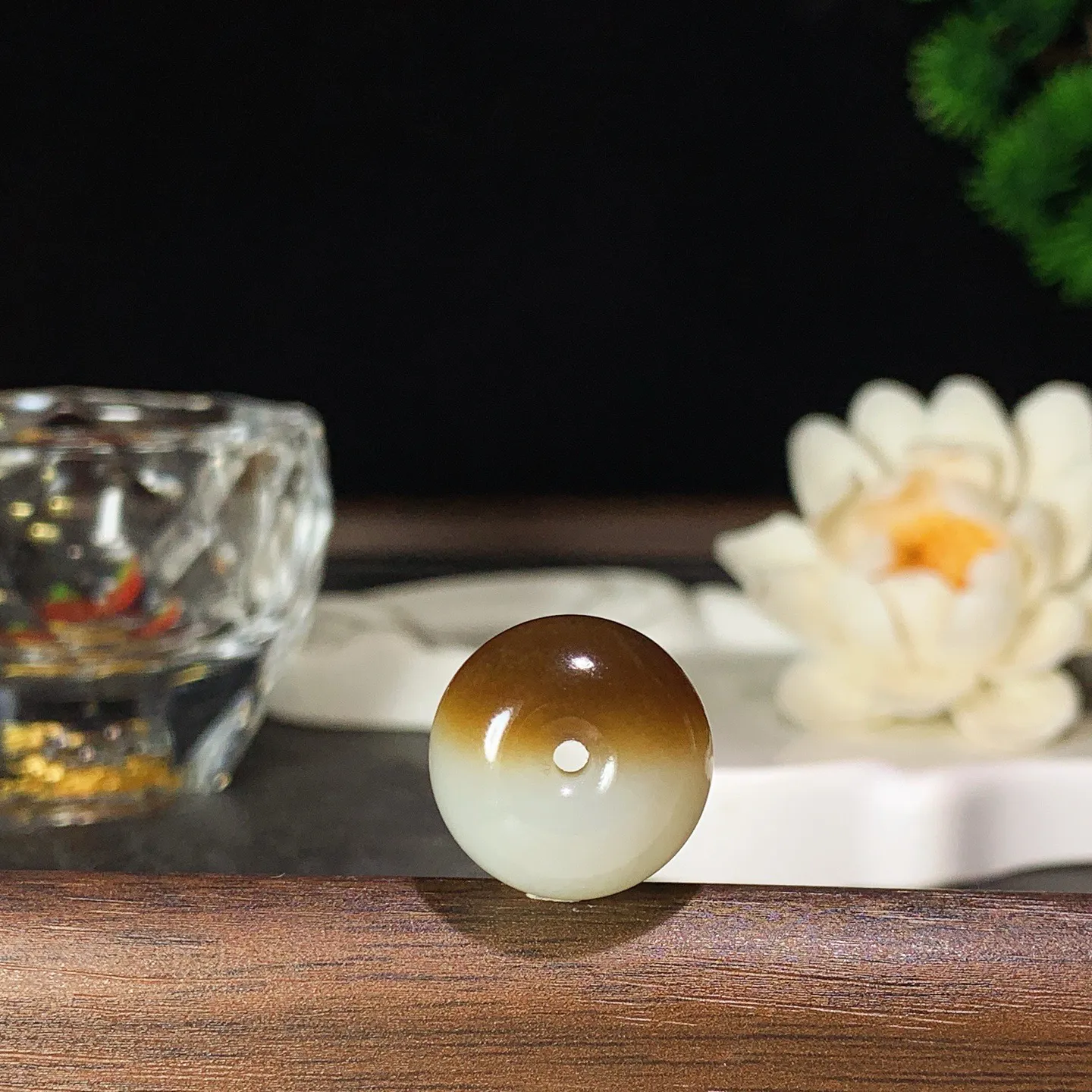 新疆和田玉且末糖平安扣挂件 尺寸18/12重7克。玉质细腻油润。手推出油。佩戴高端典雅。lt2601