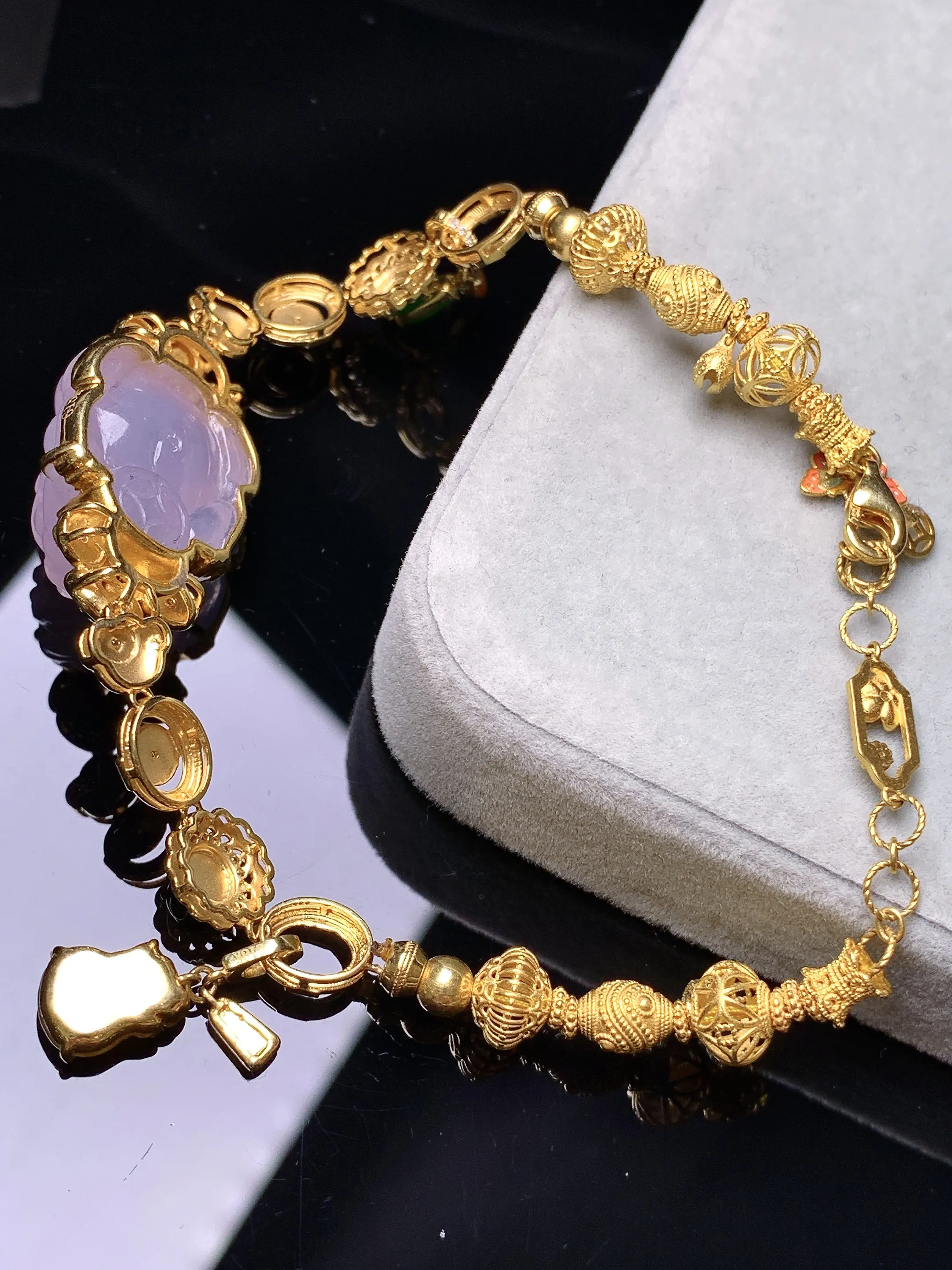 18k金钻镶嵌紫罗兰貔貅手链 玉质细腻 色泽清新艳丽 整体尺寸17.8*16.5*10