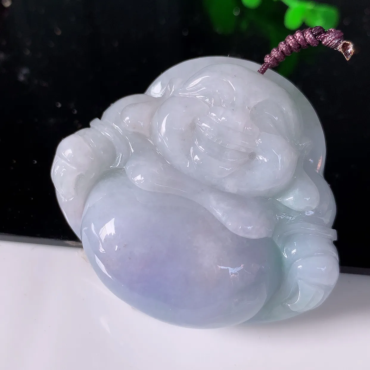 自然光实拍，大件厚装冰润紫罗兰翡翠佛公吊坠，开心笑佛，种老水足，颜色漂亮，立体饱满圆润，佩戴效果赞#41.28