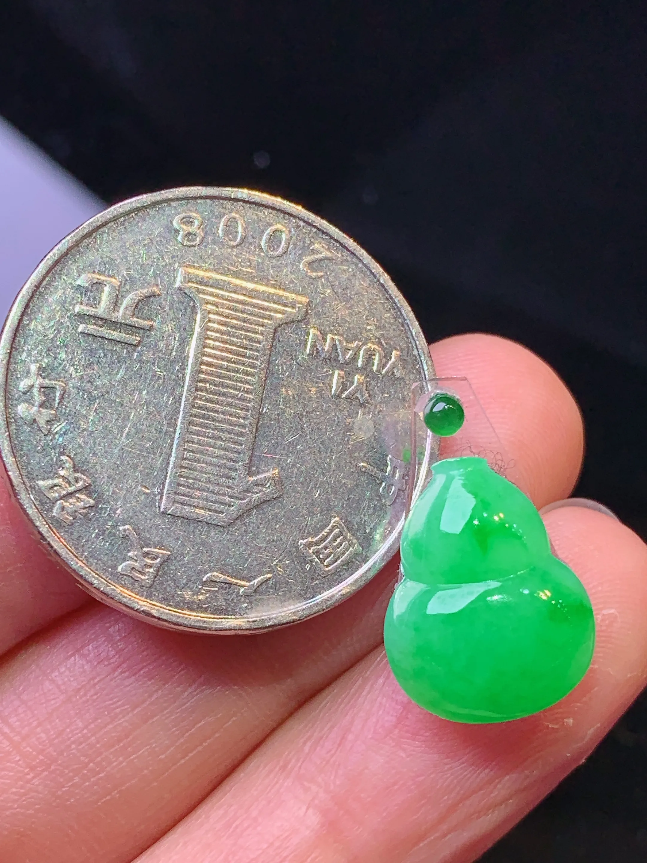 镶嵌款 翠绿葫芦吊坠 玉质细腻 色泽清新艳丽 整体尺寸14*11*3.3