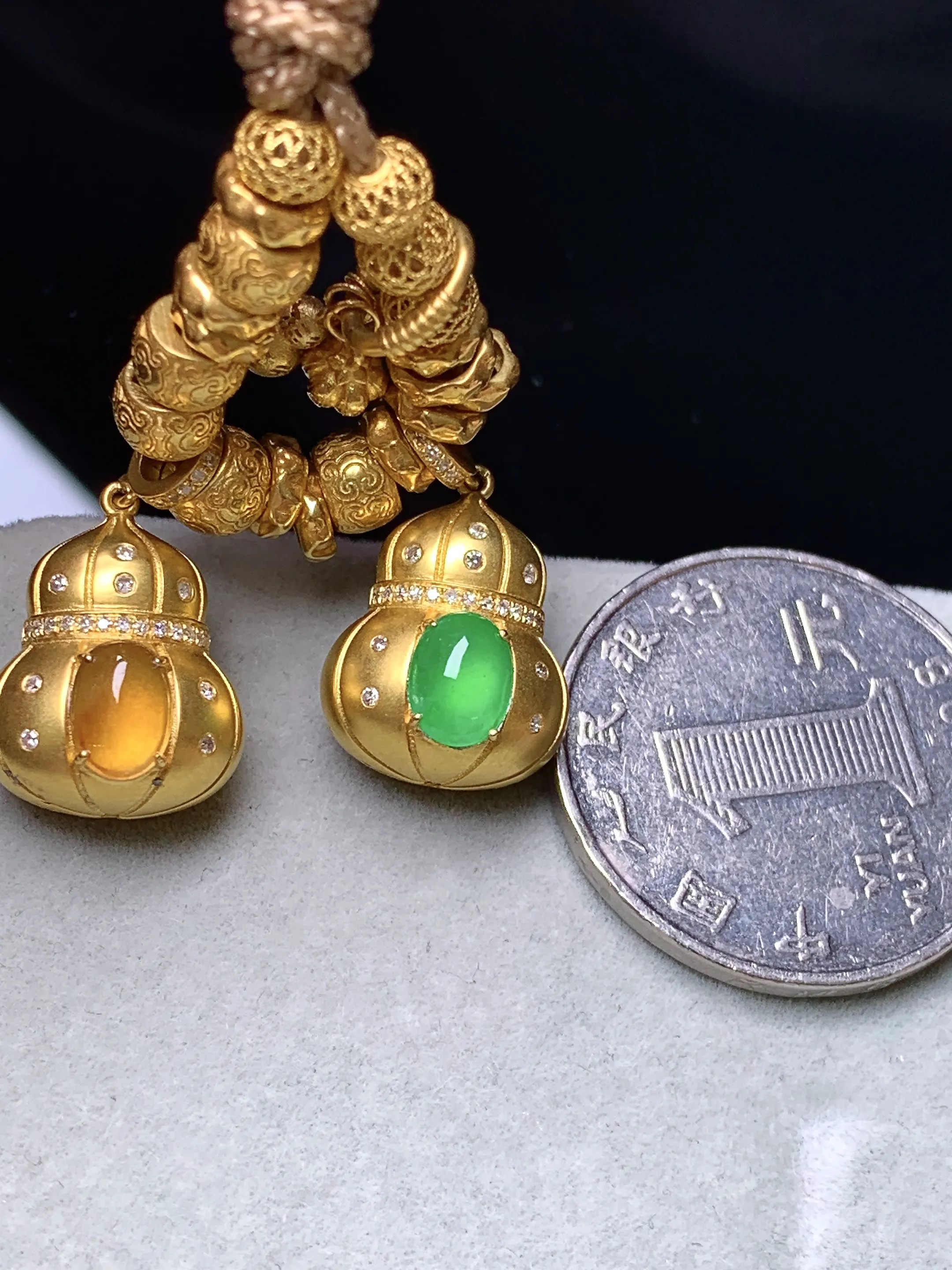 18k金钻镶嵌黄翡蛋面组合多用项链吊坠两用款 玉质细腻 色泽清新艳丽 整体尺寸16.5*12.5*9.7