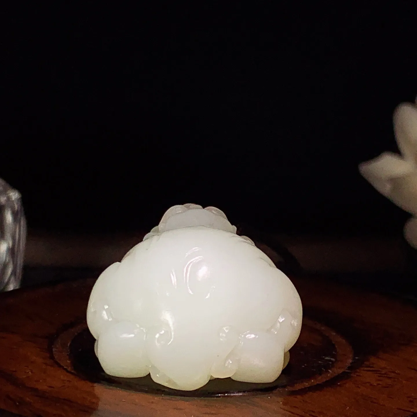 新疆和田玉羊脂白招财进宝貔貅挂件 尺寸34/30/22重39.5克。玉质细腻油润。手推出油。佩戴高端