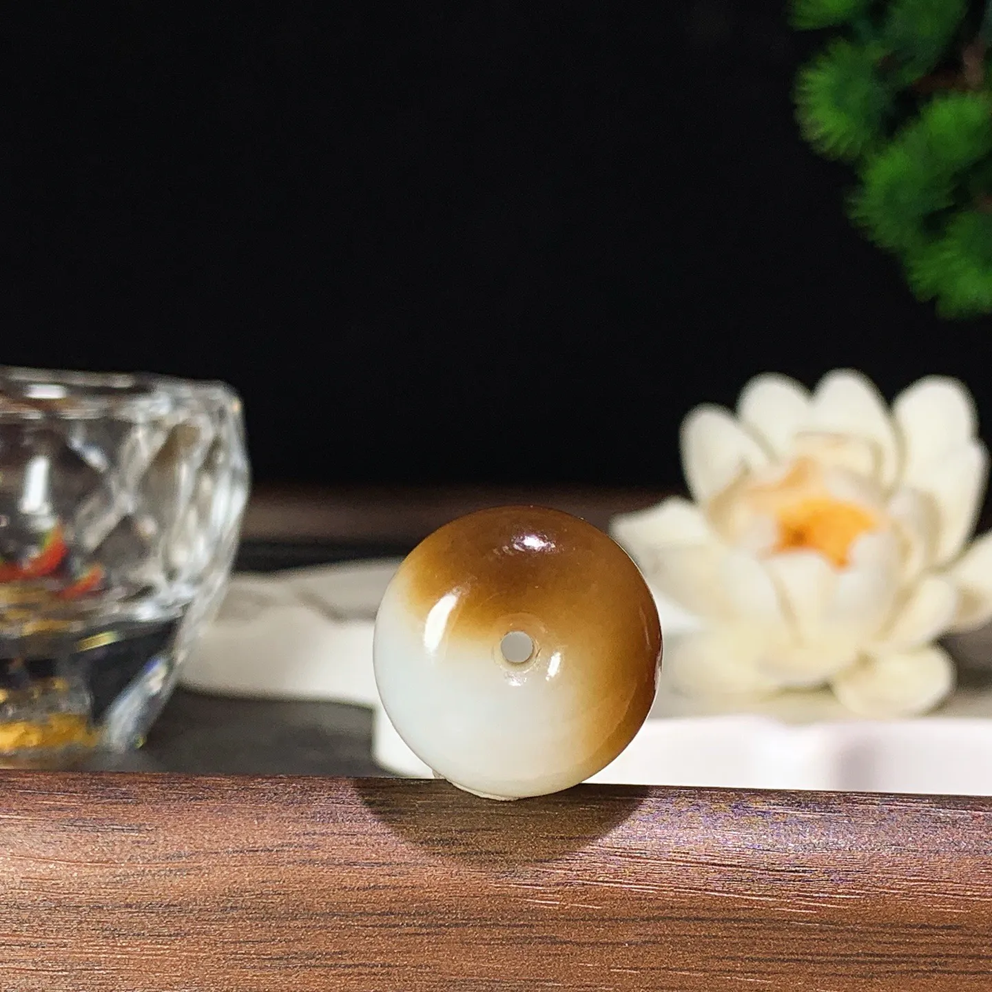 新疆和田玉且末糖平安扣挂件 尺寸20/12重8.8克。玉质细腻油润。手推出油。佩戴高端典雅。lt26