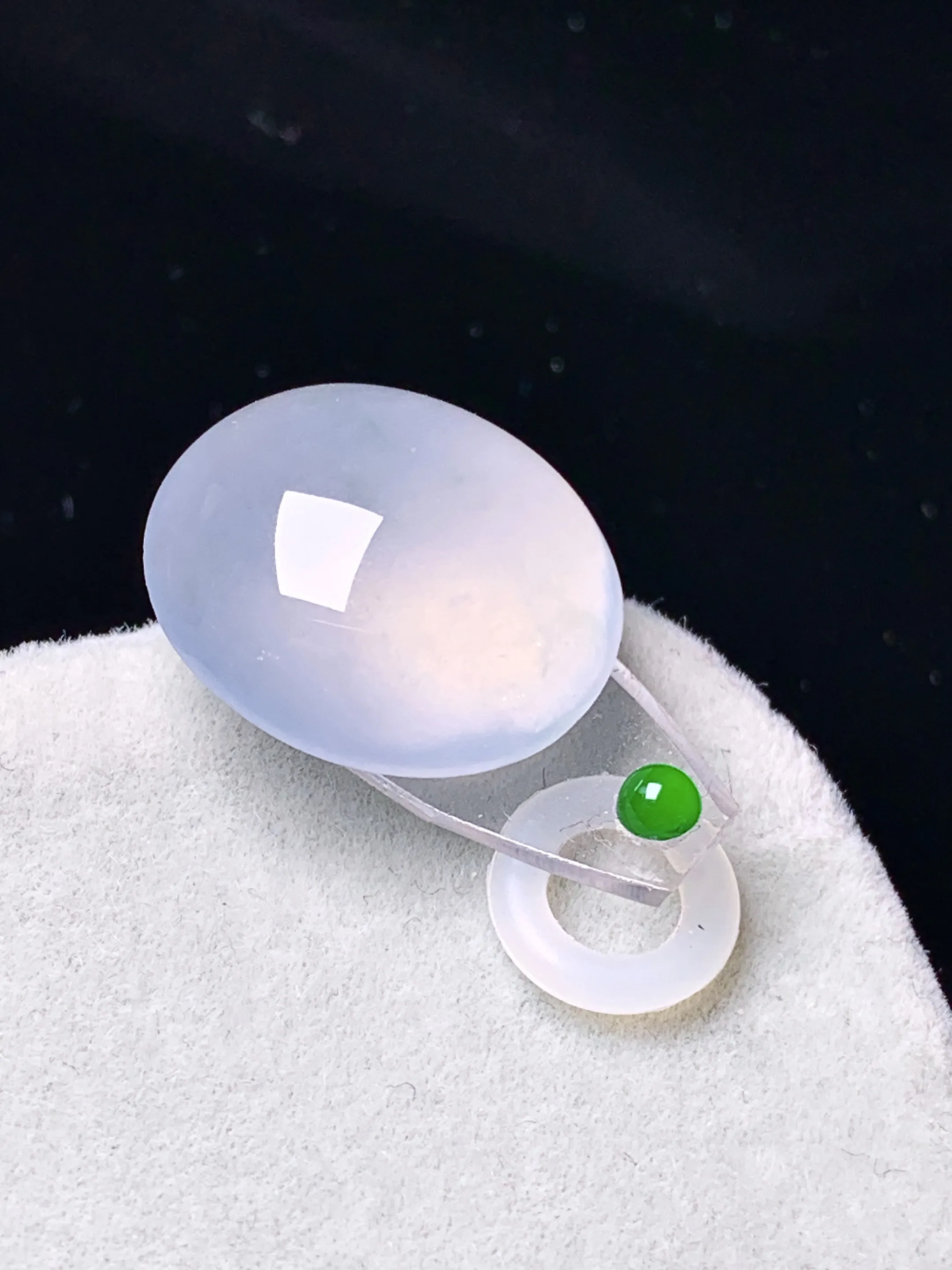 镶嵌款 冰种蛋面吊坠 玉质细腻 色泽清新艳丽 整体尺寸17.8*16.2*7.2