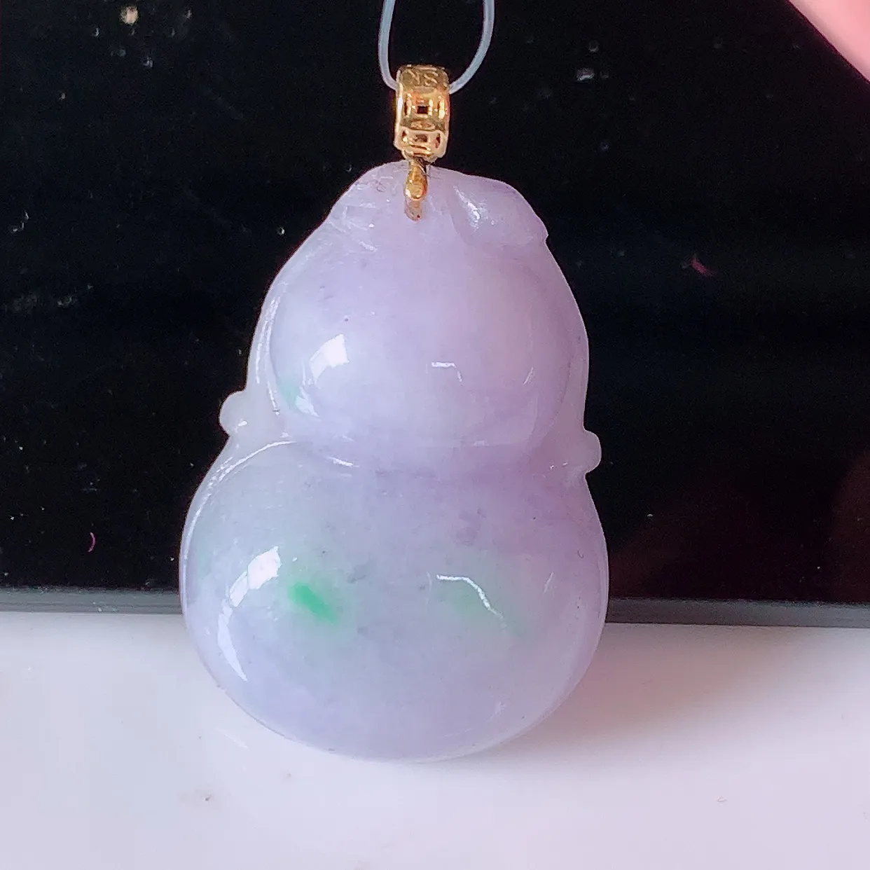 18K金镶嵌冰润春带彩翡翠葫芦吊坠，葫芦寓意福禄双全，财源滚滚，品佳品，佩戴效果优雅迷人！#49.2