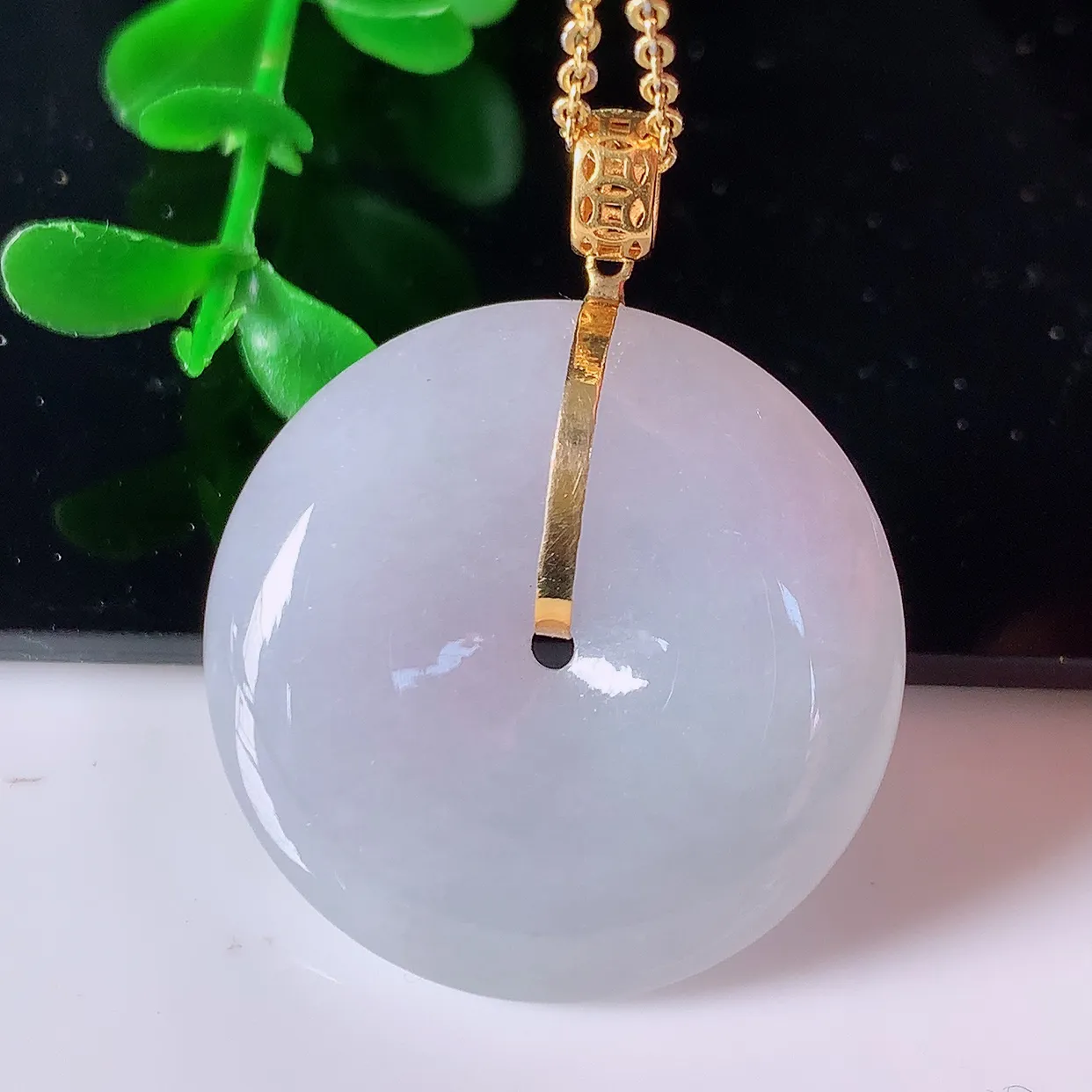 自然光实拍，18K金镶嵌紫罗兰翡翠平安扣吊坠，玉扣，冰润光泽，寓意平平安安，平安扣佩戴时尚漂亮！#41.28整体31-25-6.6裸石25-25