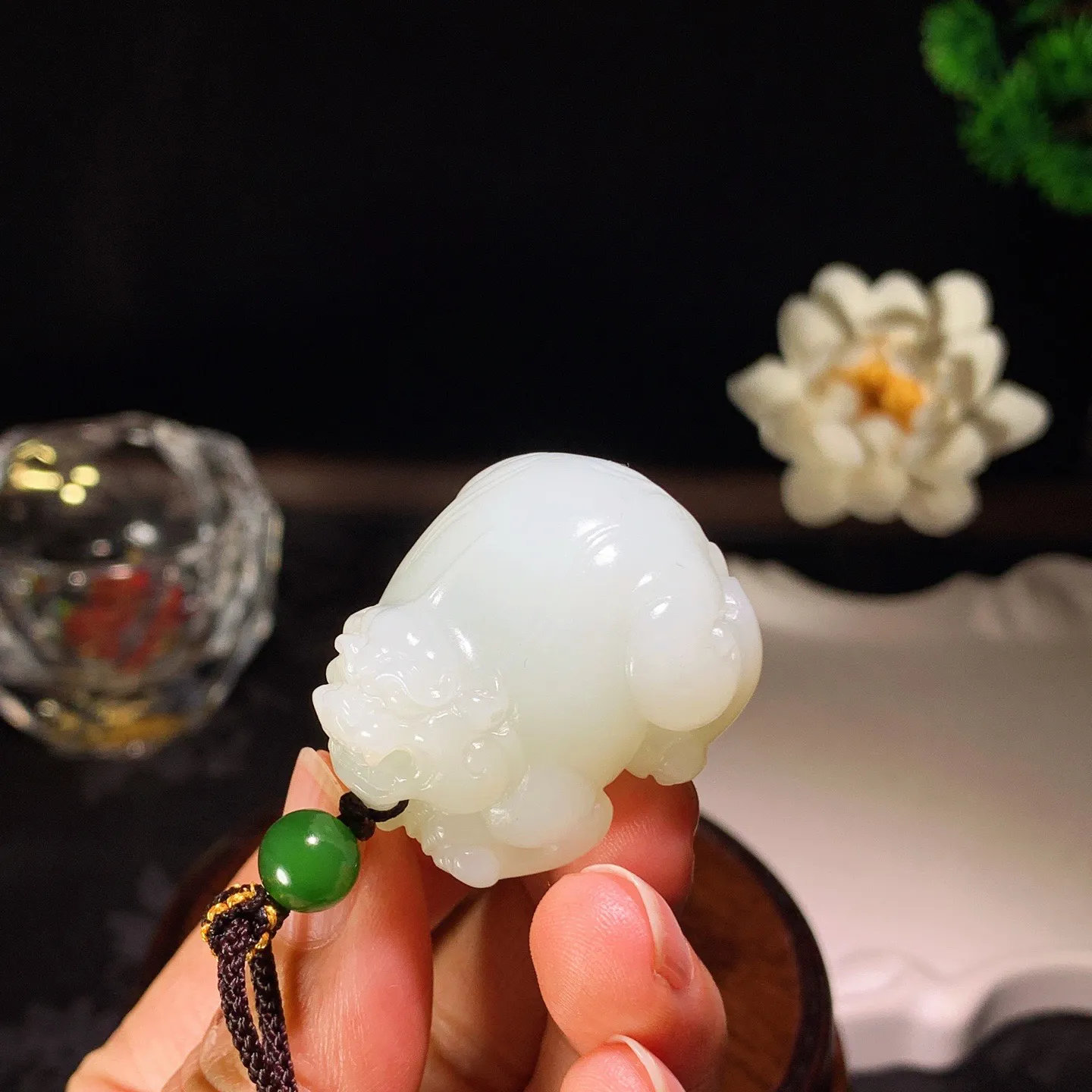 新疆和田玉羊脂白招财进宝貔貅挂件 尺寸34/30/22重39.5克。玉质细腻油润。手推出油。佩戴高端典雅。lt260130